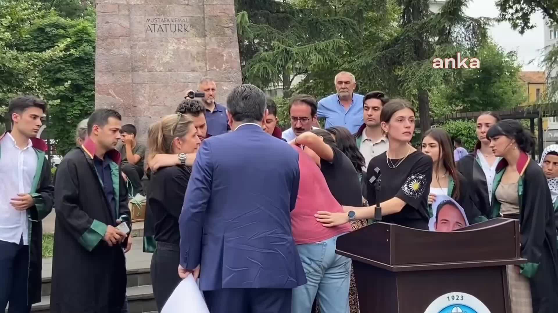 TRABZON'DA YORGUN MERMİ NEDENİYLE HAYATINI KAYBEDEN EMİR YUŞA’NIN BABASI MUSTAFA ATICI: "SİLAHLA KUTLAMA OLMAZ. SİLAH ÖLÜM ARACIDIR SİZLER DE BİR KATİLSİNİZ"