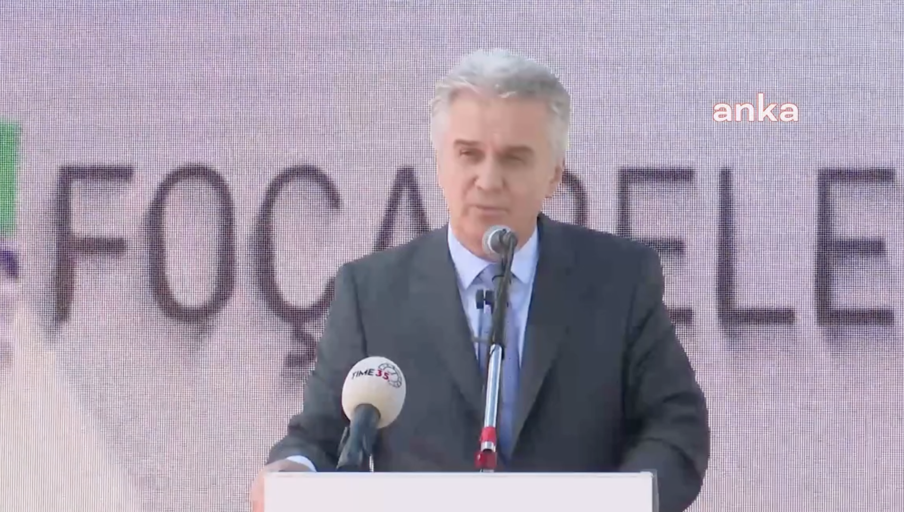 BÜLENT KUŞOĞLU, İZMİR FOÇA’DA: “ÜLKE OLARAK ALDIĞIMIZ BORÇTAN DAHA FAZLA FAİZ ÖDÜYORUZ. DEVLETLER İFLAS ETMEZ AMA SIKINTISINI VATANDAŞ ÇEKER. SEÇİMLERDEN SONRA DAHA FAZLASINI YAŞAYACAĞIZ”
