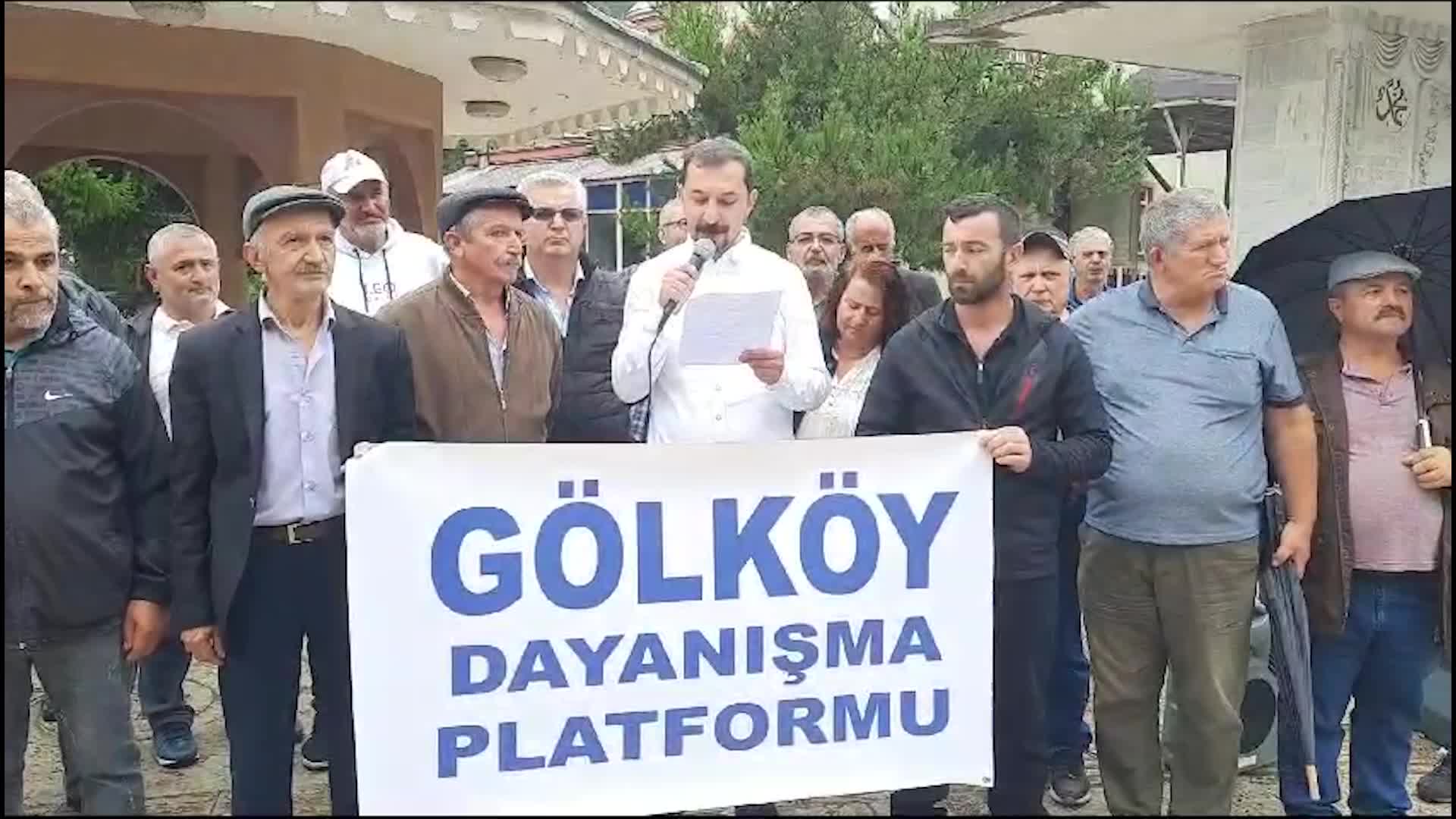 ORDU GÖLKÖY’DE FINDIK FİYATLARINA TEPKİ… TÜM KÖY SEN ORDU ŞUBE BAŞKANI SAĞRA: “ULUSLARARASI TEKELLER BİZLERİ KÖLELEŞTİRDİLER, MARABALAŞTIRDILAR”