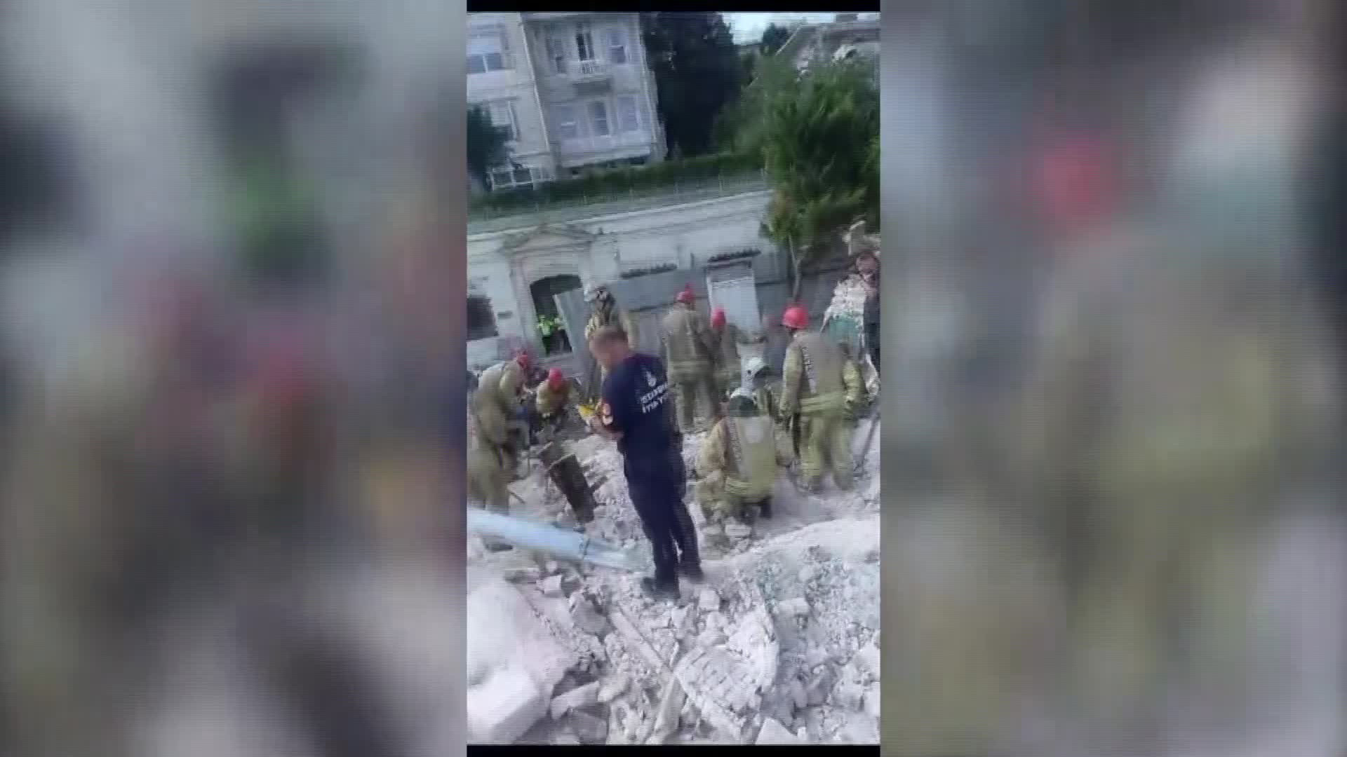 İSTANBUL VALİLİĞİ, BEŞİKTAŞ'TA BİR BİNANIN ÇÖKMESİ İLE İLGİLİ "ADLİ SÜRECİN BAŞLATILDIĞINI" AÇIKLADI