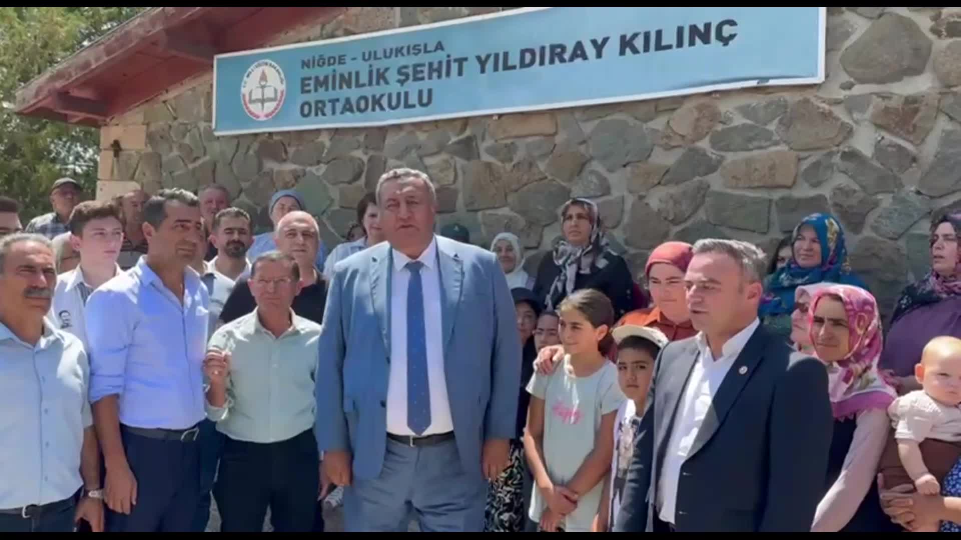NİĞDE’NİN EMİNLİK KÖYÜNDEKİ OKULUN KAPATILMASINA KÖY HALKI TEPKİ GÖSTERDİ: “BU OKUL OLMASAYDI BEN ÇOBAN OLARAK KALACAKTIM. HAYATIM DEĞİŞTİ”