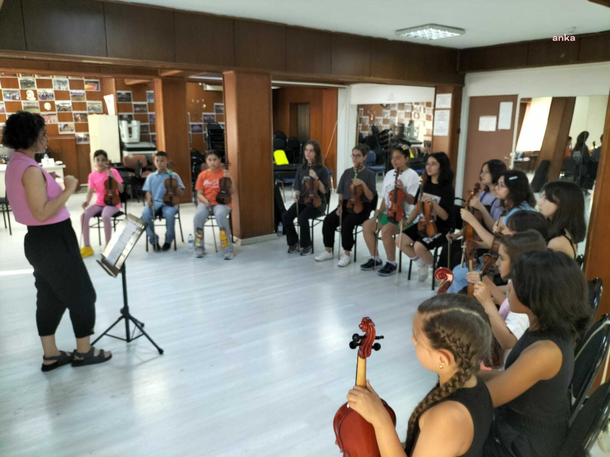 ODUNPAZARI BELEDİYESİ KEMAN ATÖLYESİ’NDE ÇALIŞMALAR DEVAM EDİYOR