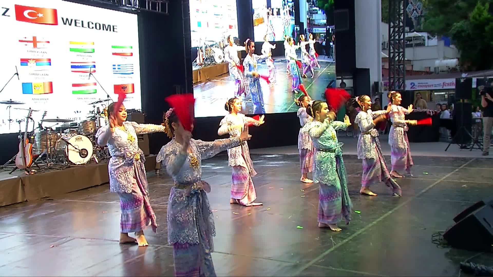 ‘ESENYURT HALK DANSLARI, MÜZİK VE SANAT FESTİVALİ’ YÜKSEK SADAKAT KONSERİYLE SONA ERDİ