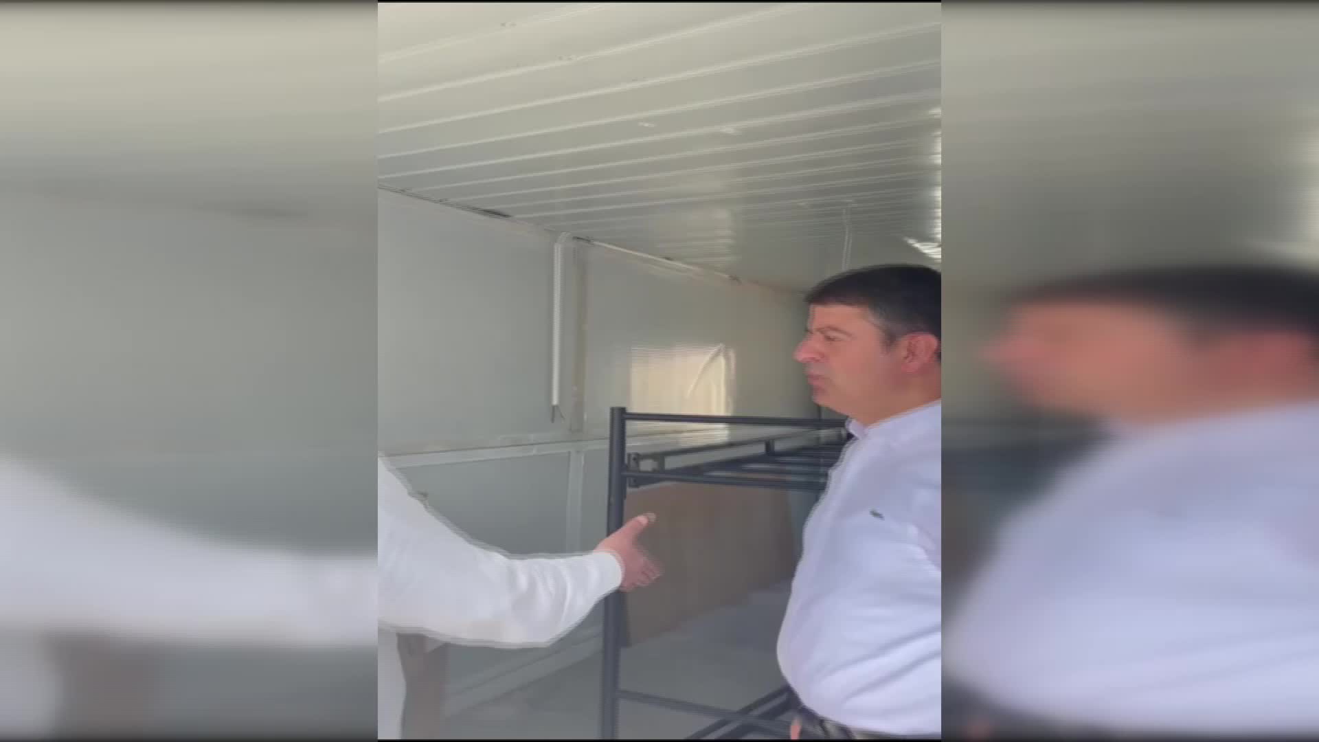 ABDURRAHMAN TUTDERE: "KAVAK KÖYÜNE KURULAN KONTEYNERLER KIŞ KOŞULLARINA UYGUN DEĞİL. İÇİNDE DUŞU VE TUVALETİ OLAN BURANIN COĞRAFYASINA UYGUN KONTEYNERLER GÖNDERİLMELİ"