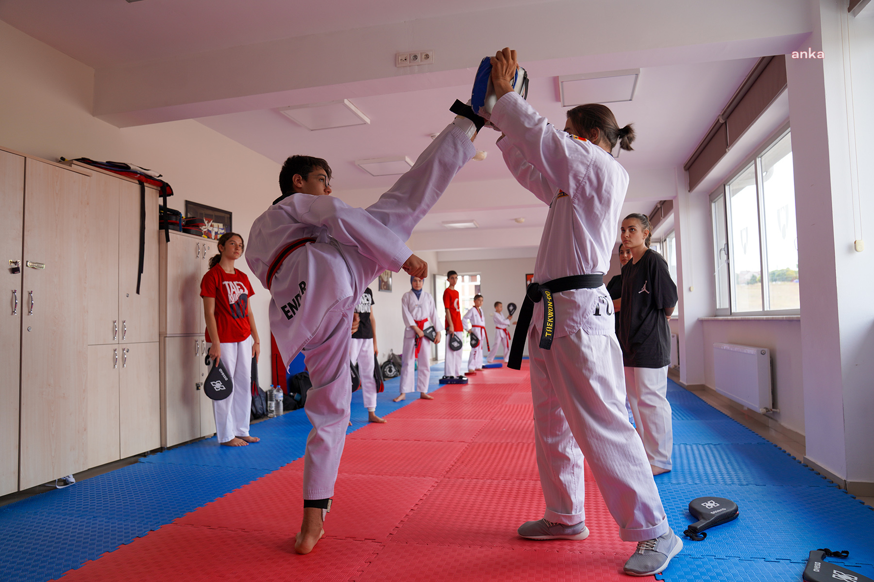 TEPEBAŞI BELEDİYESİ YUNUS EMRE SPOR TESİSLERİ’NDE KURSLAR DEVAM EDİYOR