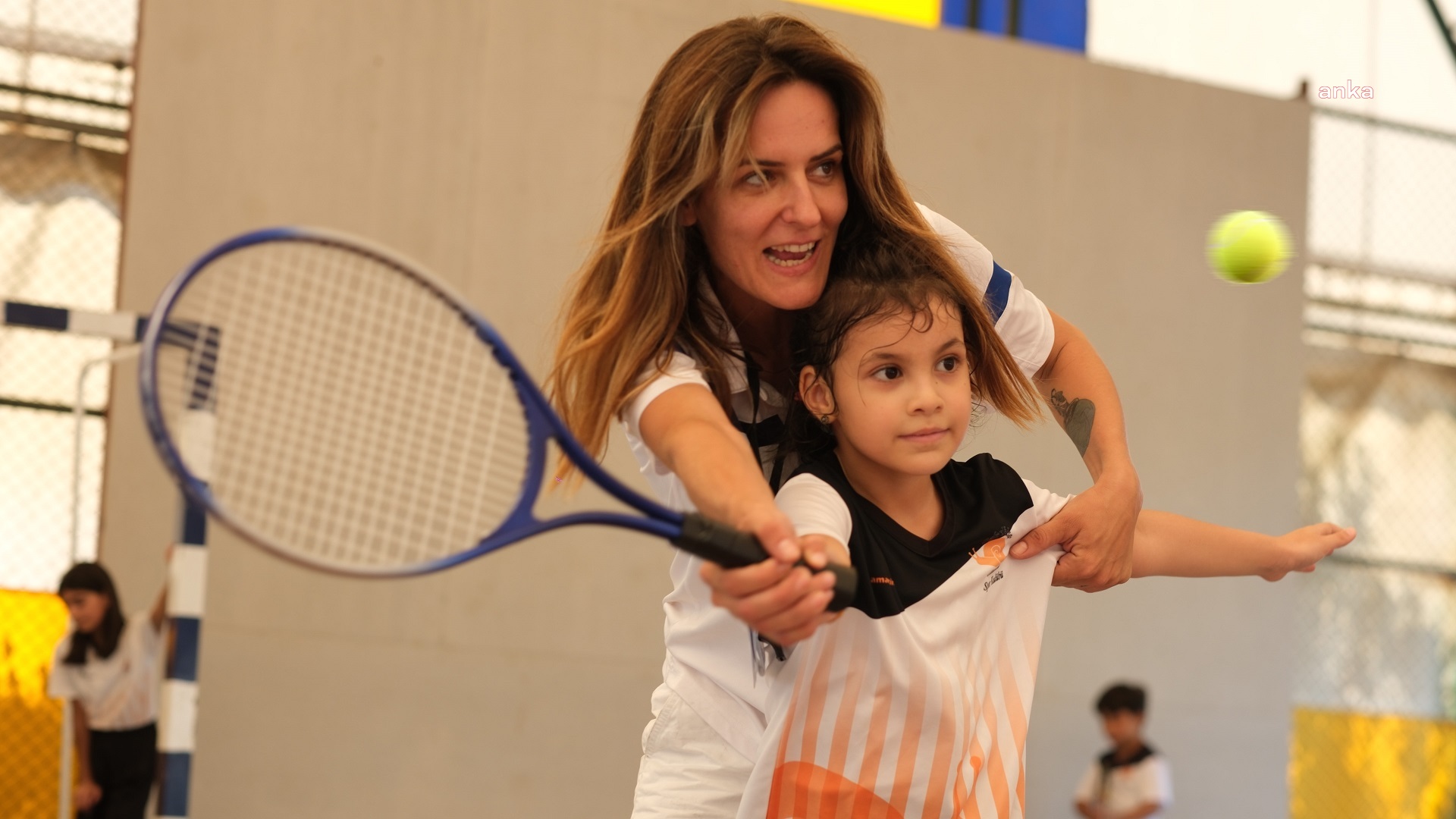 SEFERİHİSAR BELEDİYESİ’NİN YAZ SPOR OKULLARINA YOĞUN İLGİ