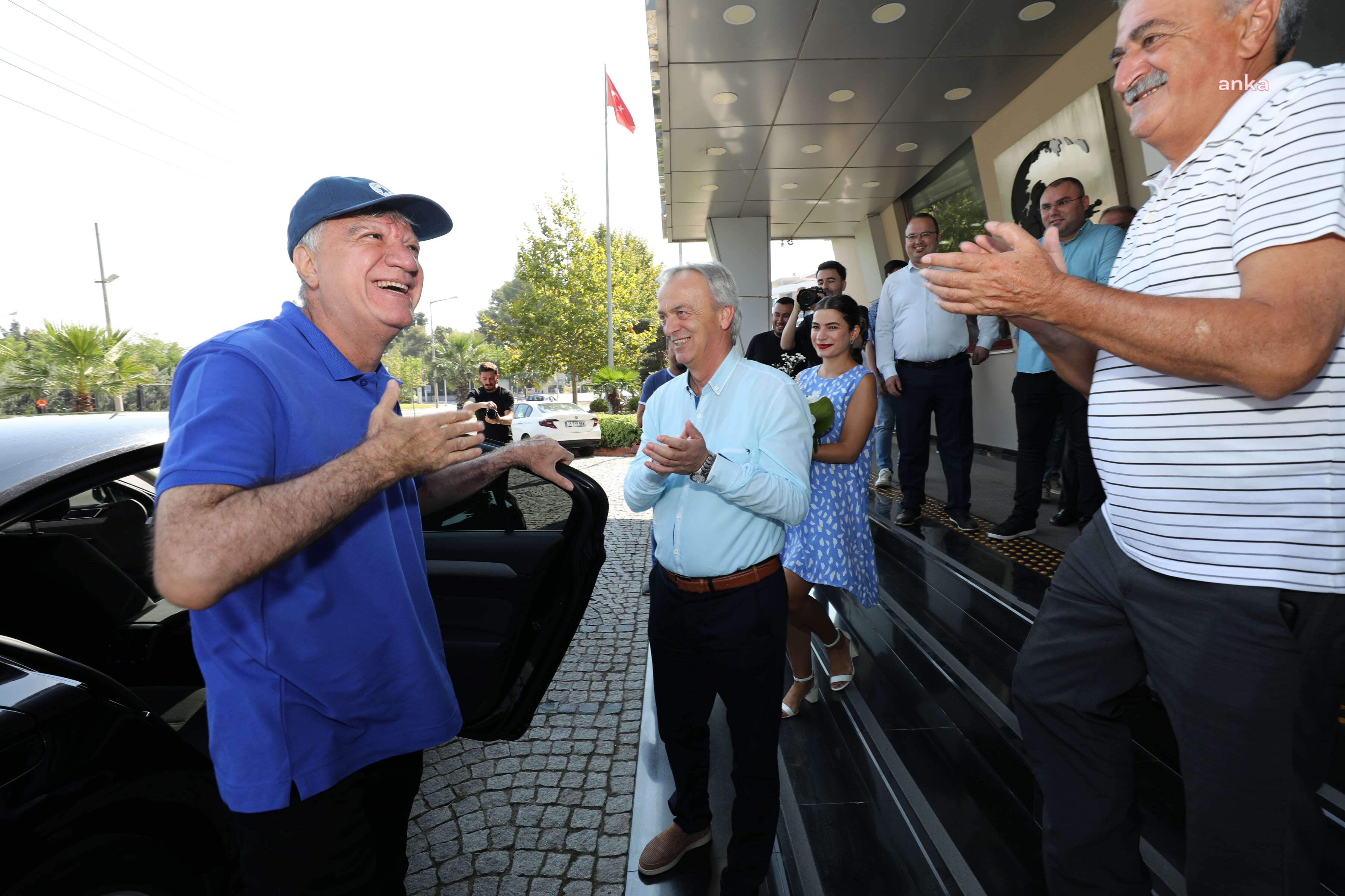 NARLIDERE BELEDİYE BAŞKANI ENGİN, GÖREVİNİN BAŞINA ALKIŞLARLA DÖNDÜ