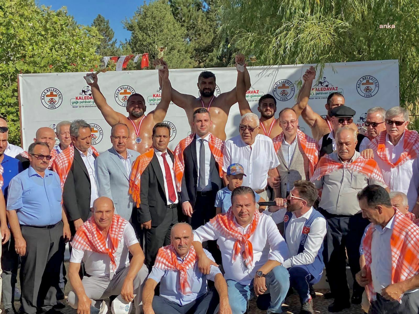 FETHİYE BELEDİYESPOR GÜREŞÇİSİ ALİ YANATMA, DENİZLİ'DE BAŞPEHLİVANLIĞI KAZANDI