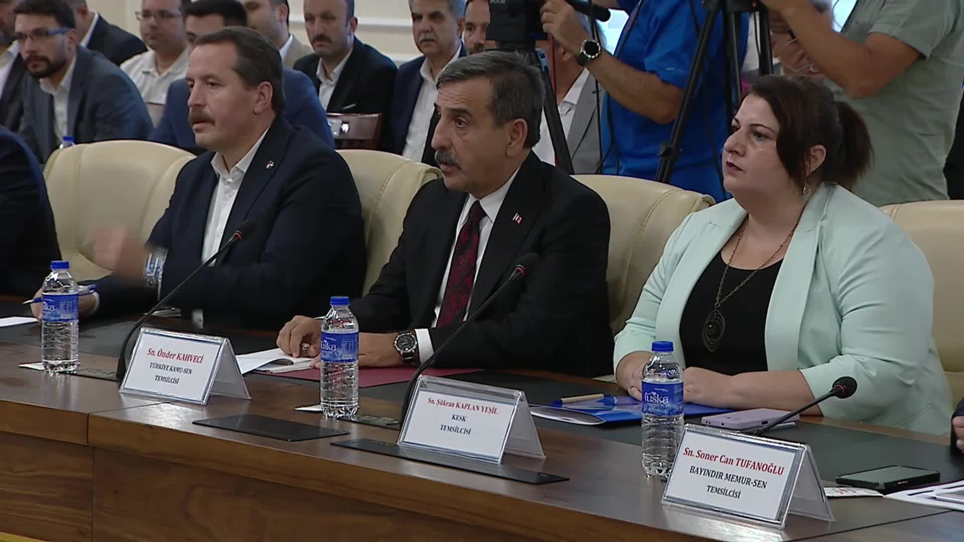 KAMU TOPLU SÖZLEŞME GÖRÜŞMELERİNDE HÜKÜMET TEKLİFİNİ AÇIKLADI... BAKAN IŞIKHAN: "TEKLİFİMİZ, 2024 YILI İLK 6 AY İÇİN YÜZDE 14, İKİNCİ 6 AY İÇİN YÜZDE 9; 2025 YILI İLK 6 AY İÇİN YÜZDE 6, İKİNCİ 6 AY İÇİN YÜZDE 5"