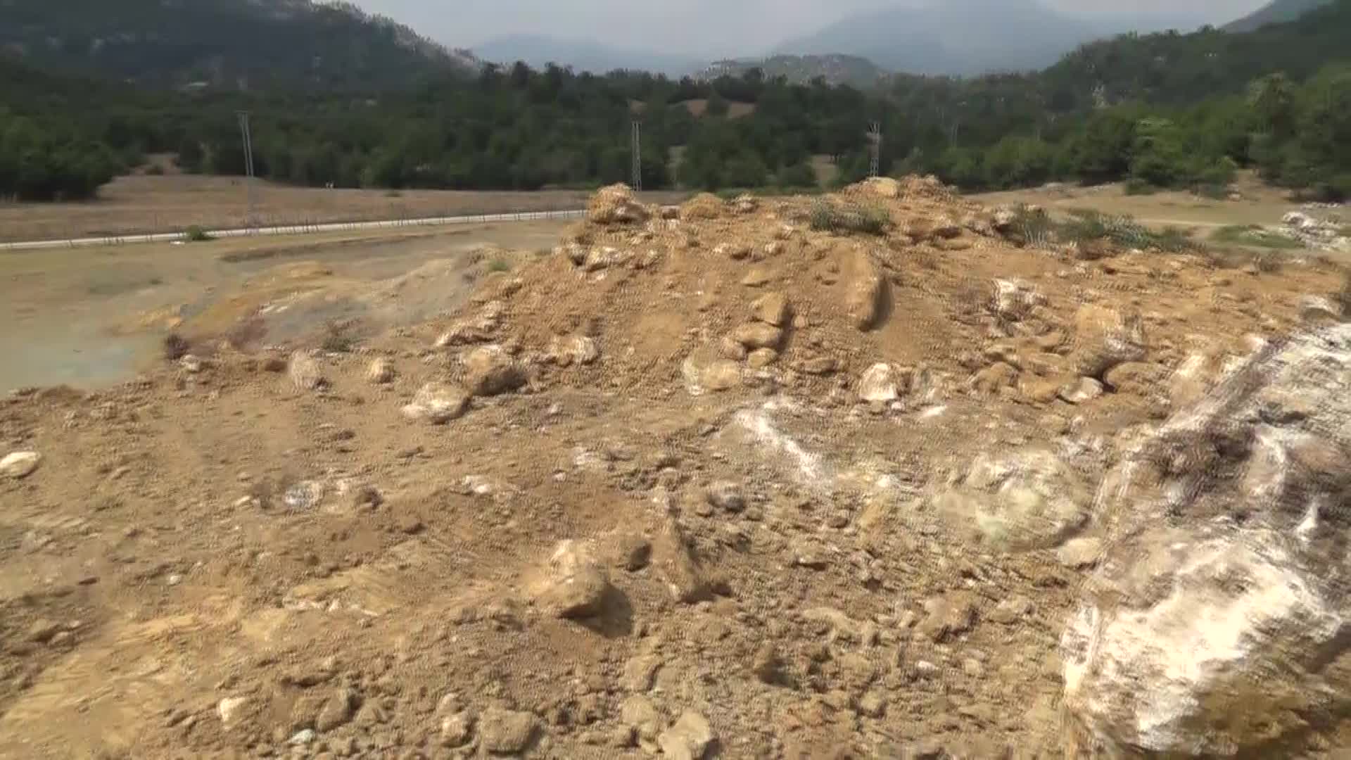 İSKENDERUN’DAN OSMANİYE'YE GELEN DEPREMZEDE: "YAYLA EVİ DİYE GELDİK ETRAFIMIZ FABRİKALARLA ÇEVRİLİYOR"