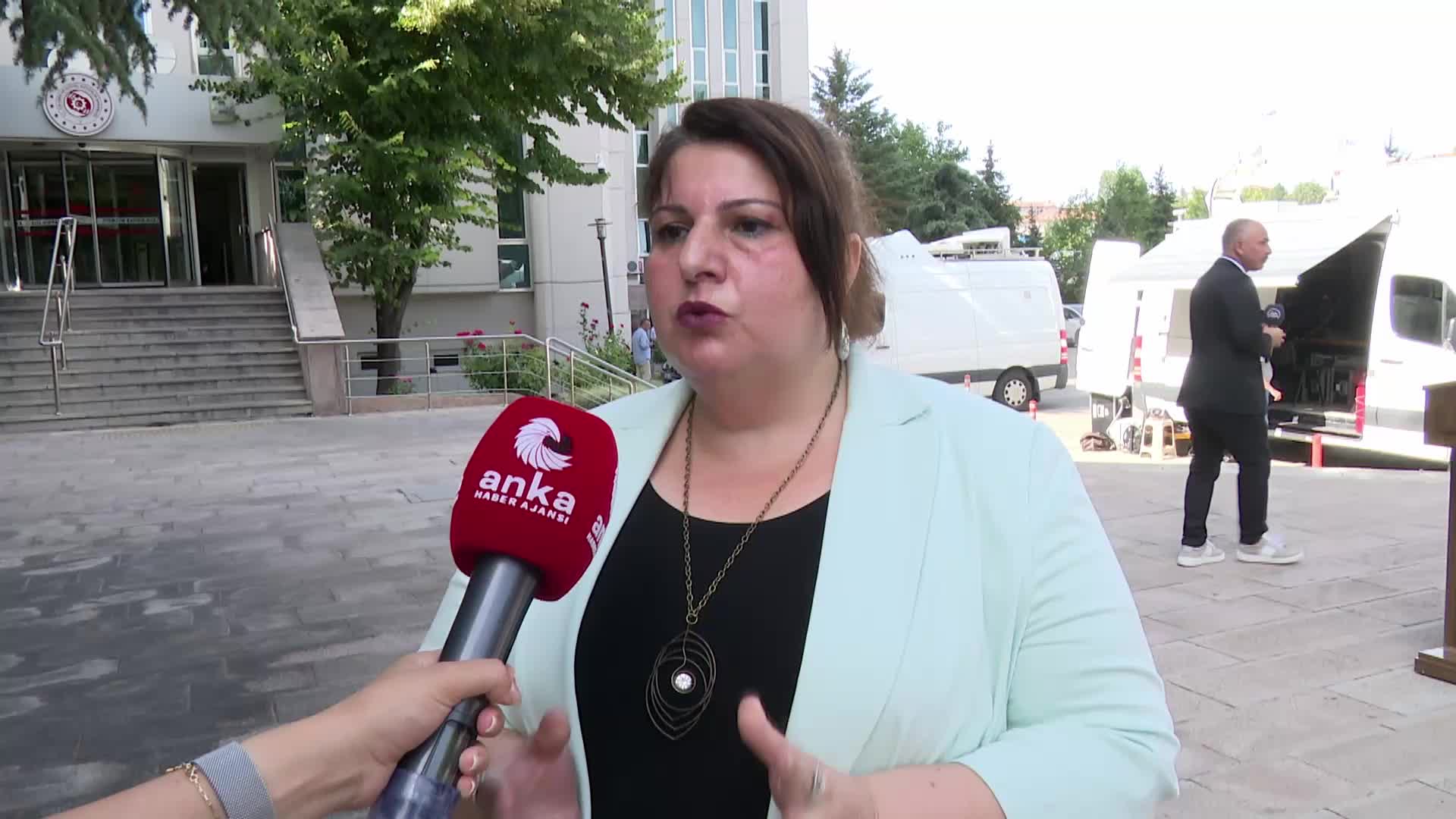 KESK EŞ GENEL BAŞKANI YEŞİL: “16 AĞUSTOS’TA TALEPLERİMİZİN KARŞILANMASI AÇISINDAN İŞ BIRAKMA EYLEMİ GERÇEKLEŞTİRECEĞİZ. MASADA YETKİ HERHANGİ BİR KONFEDERASYONA DEĞİL, ÜRETENE AİT”