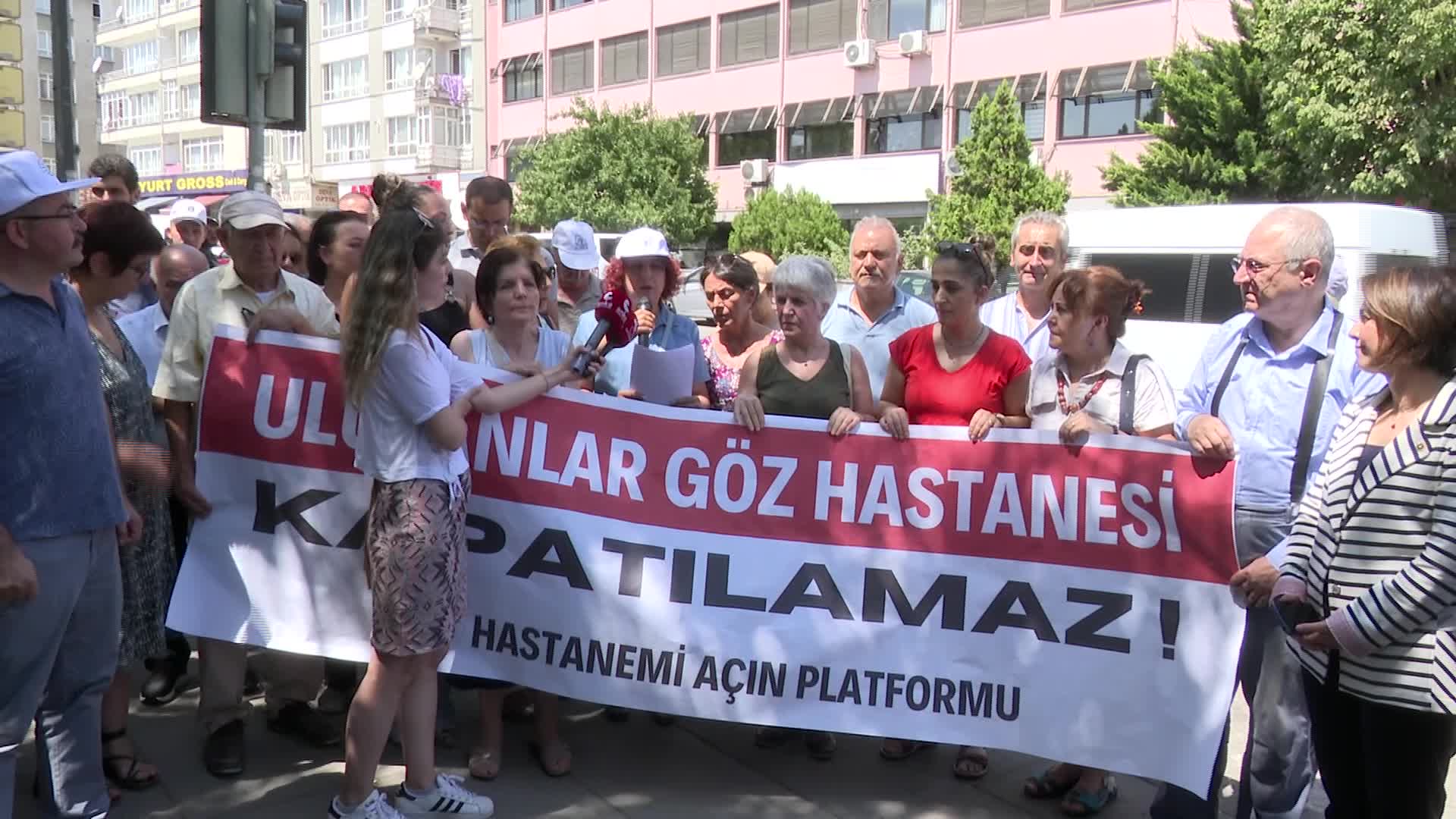 HASTANEMİ AÇIN PLATFORMU’NDAN ULUCANLAR GÖZ HASTANESİ'NİN KAPATILMAK İSTENMESİNE TEPKİ: “KABUL ETMİYORUZ, HALKIN SAĞLIĞIYLA, HEKİMLERİN VE SAĞLIK ÇALIŞANLARININ GELECEĞİYLE BÖYLE OYNANMASINA İTİRAZ EDİYORUZ”