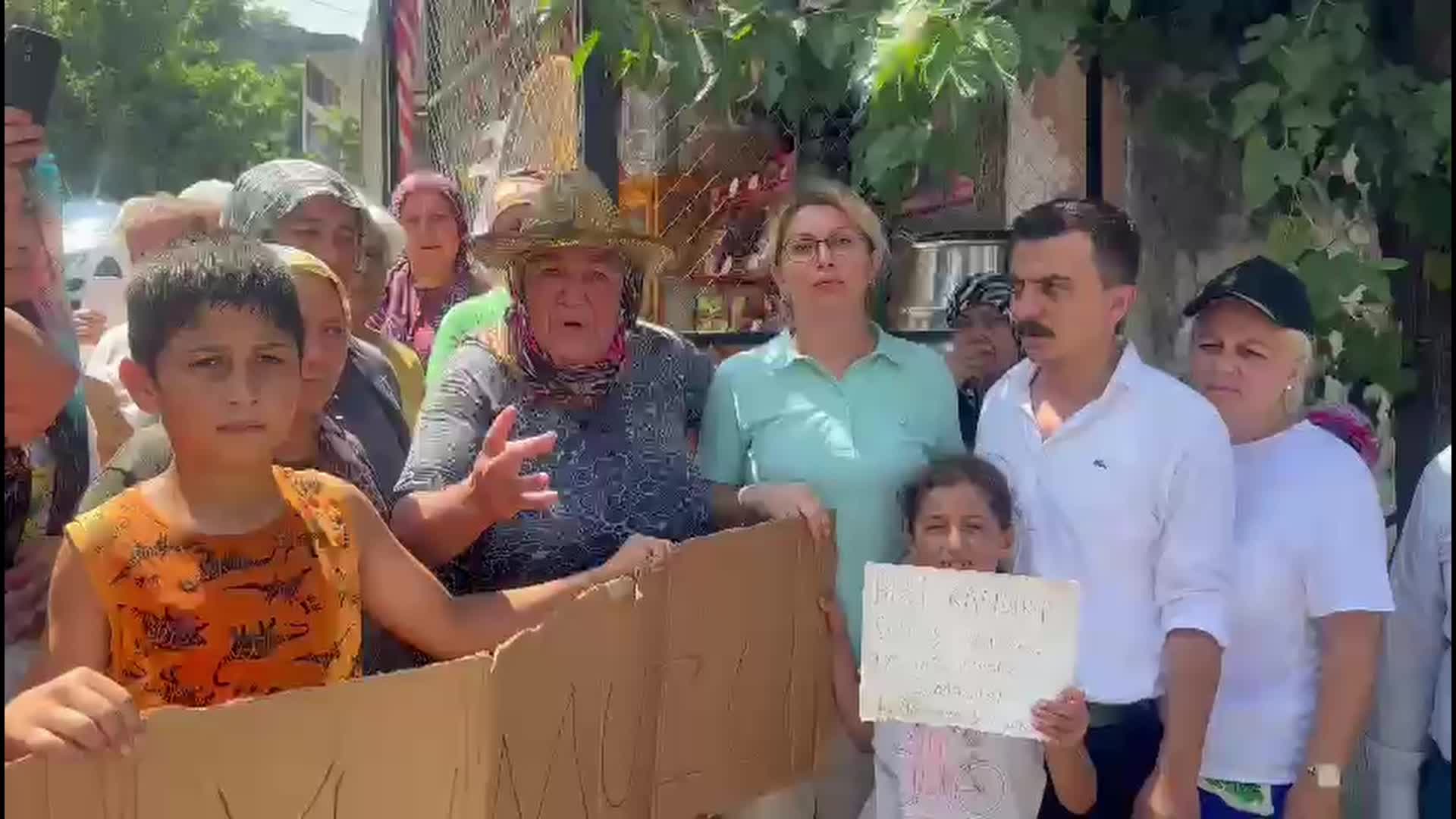 OSMANİYE MİLLETVEKİLİ ASU KAYA, DÜZİÇİ’NDE SU SORUNU YAŞAYAN YURTTAŞLARLA BİR ARAYA GELDİ… DÜZİÇİLİ YURTTAŞ: SUYUMUZU İSTİYORUZ, İNSANCA YAŞAMAK İSTİYORUZ. BU DA BİZİM DOĞAL HAKKIMIZ