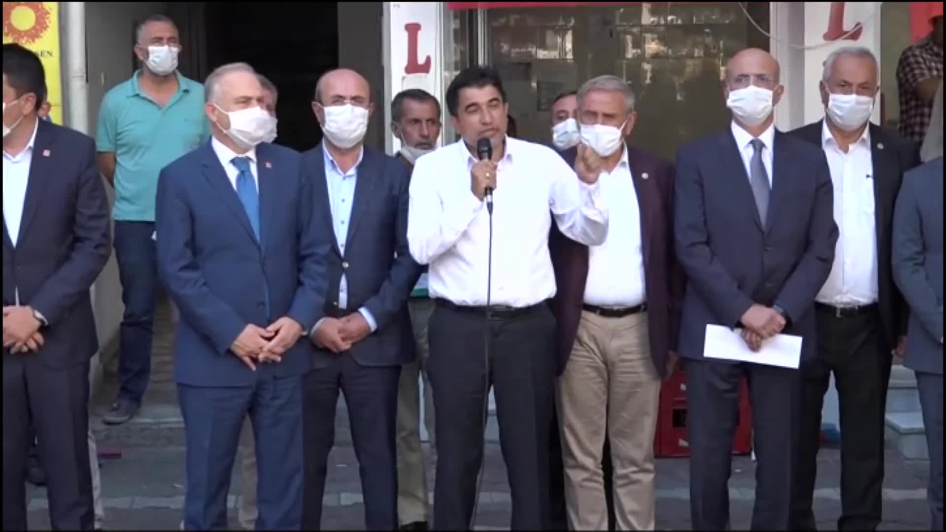 CHP'Lİ METİN İLHAN: 10 KİŞİ YÜRÜMEK İSTEDİK, İZİN VERİLMEDİ