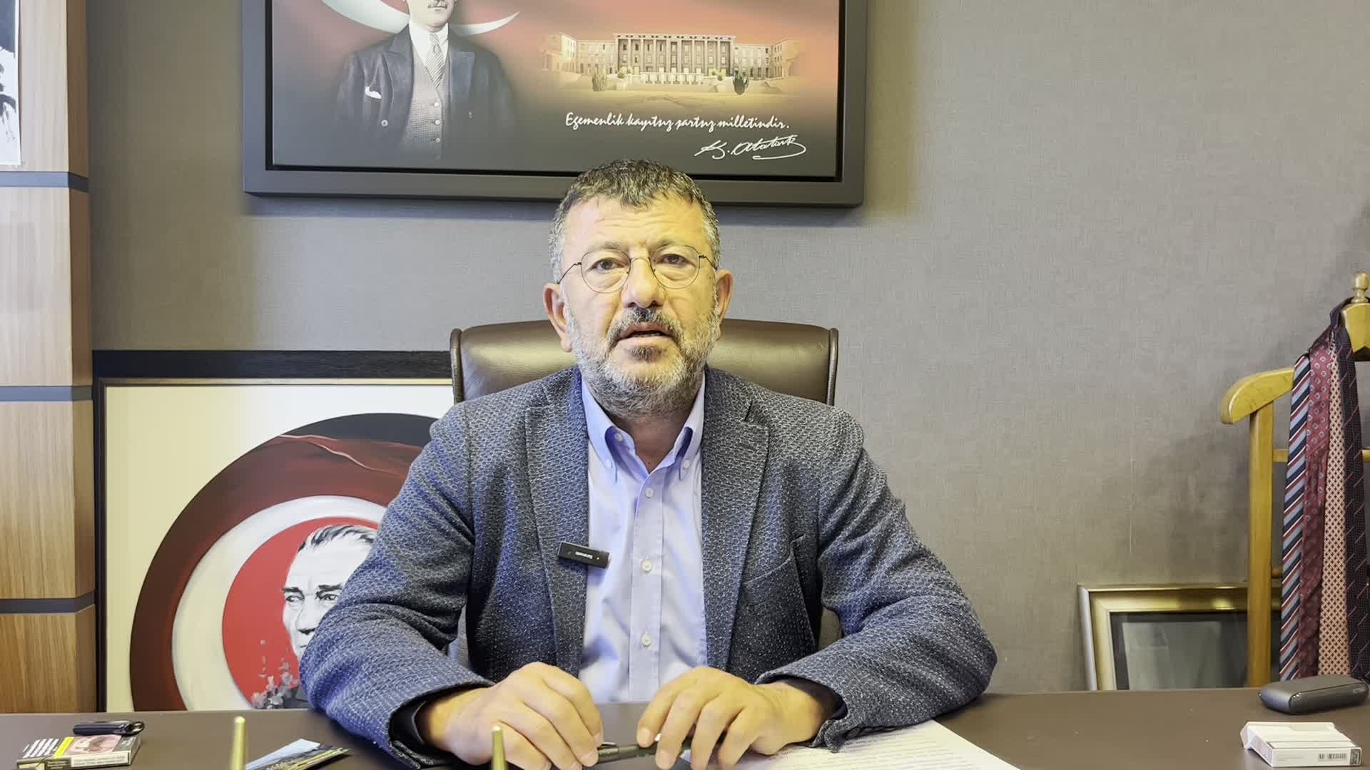 VELİ AĞBABA: “BARIŞ PEHLİVAN GAZETECİLİK YAPARAK BEDEL ÖDEMEKTEDİR. BARIŞ PEHLİVAN’A YAPILAN ASLINDA BÜTÜN BASIN MENSUPLARINA, KALEMİNİ SATMAYANLARA BİR GÖZDAĞIDIR”