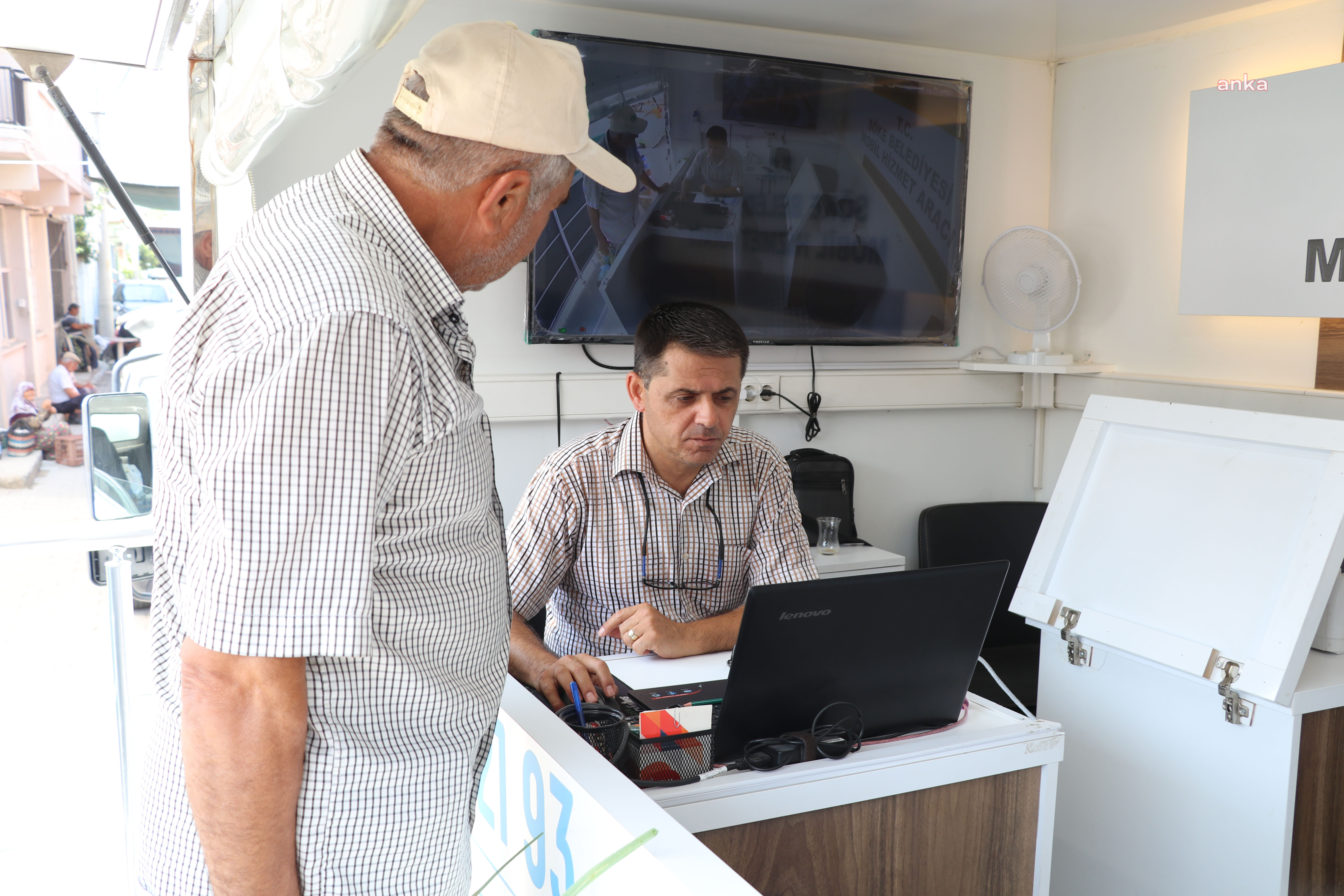 SÖKE BELEDİYESİ’NİN MOBİL HİZMET ARACI BAĞARASI MAHALLESİ’NDEYDİ