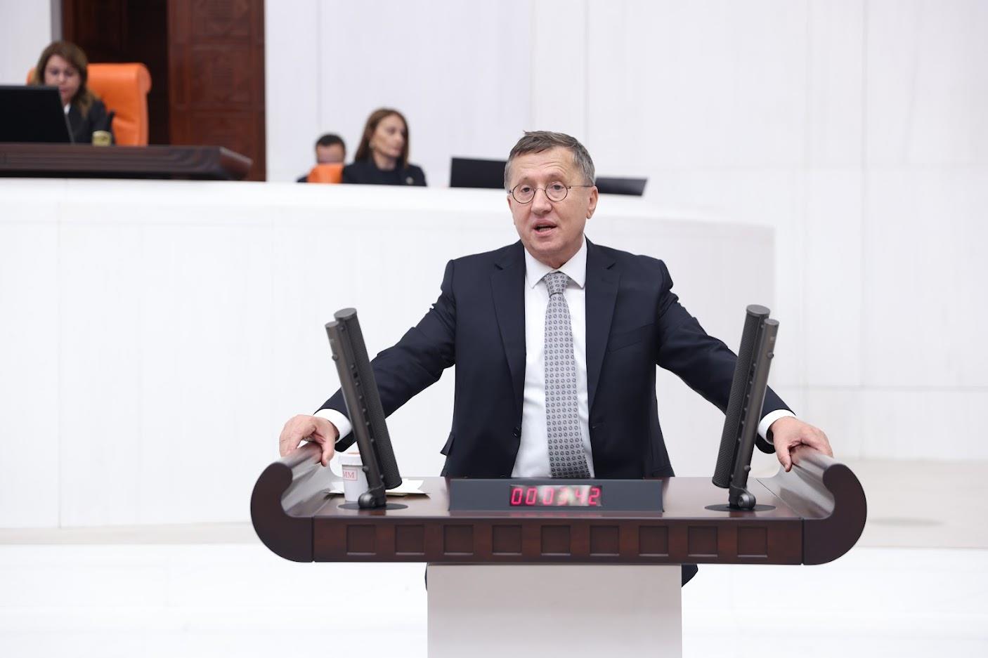 LÜTFÜ TÜRKKAN: HASAN KÜÇÜK’ÜN YUNANİSTAN'A GİRİŞ İZNİ VERİLMEYEREK TÜRKİYE'YE GERİ ÇEVRİLMESİ İLE İLGİLİ DIŞİŞLERİ BAKANLIĞI HERHANGİ BİR GİRİŞİMDE BULUNACAK MIDIR?