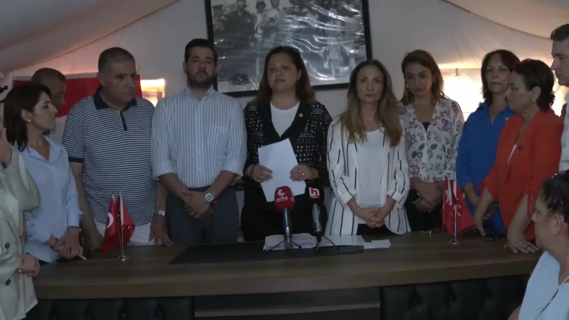 CHP HEYETİ HATAY'DA... BURCU KÖKSAL: “KÖRFEZ TURUNDA MI HARCADINIZ, UÇAN SARAYLAR İÇİN Mİ KULLANDINIZ, NEREDE BU DEPREM VERGİLERİ?”