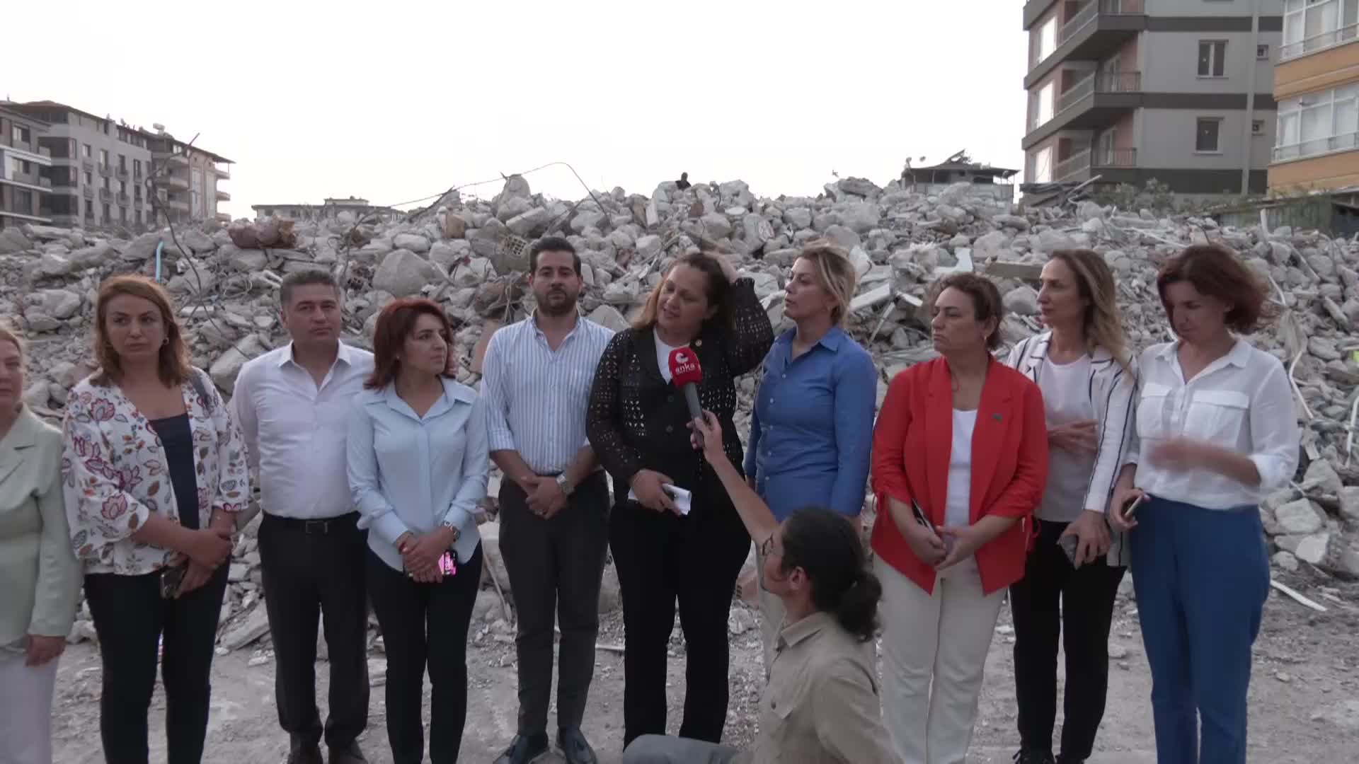 CHP HEYETİ HATAY'DA... BURCU KÖKSAL: "SAĞLIK, BARINMA, GIDA LÜKS HALİNE GELMİŞ