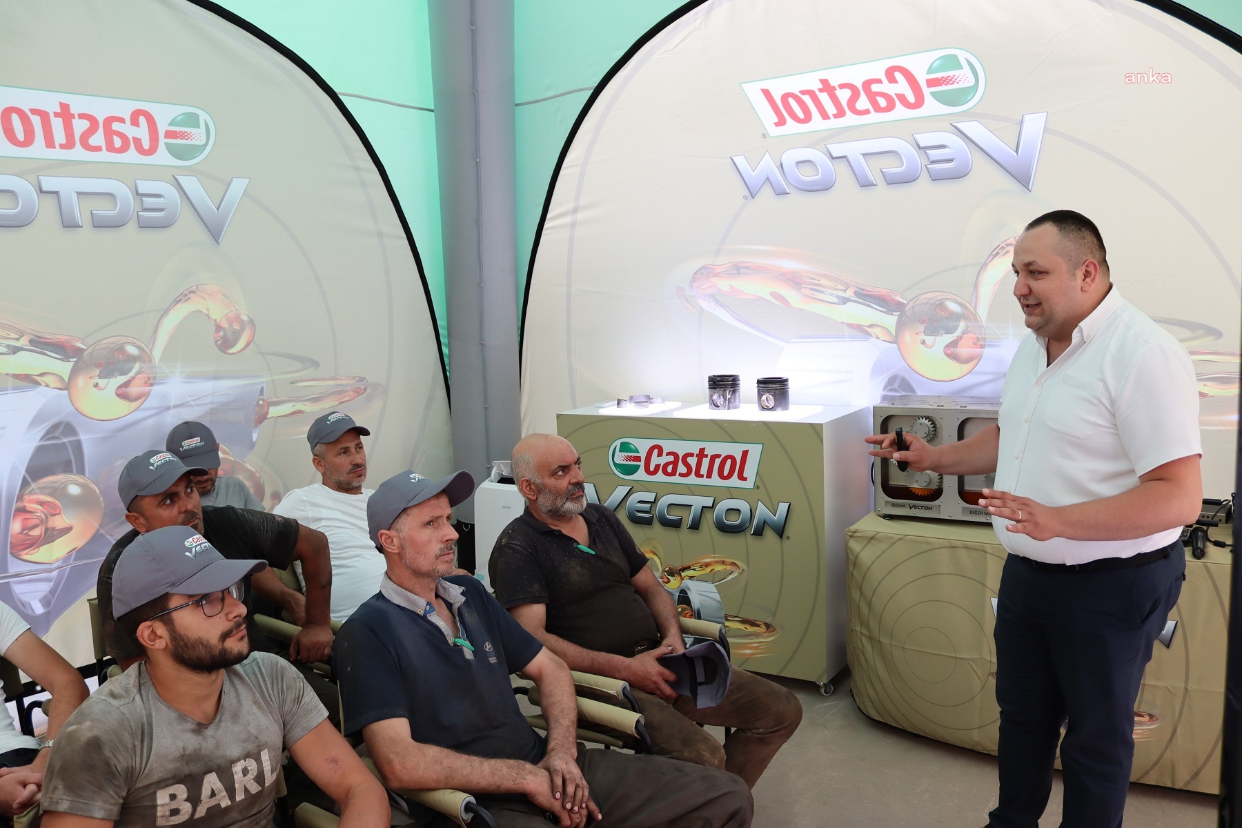 CASTROL VECTON, AĞIR VASITA SERVİSLERİYLE BİR ARAYA GELİYOR