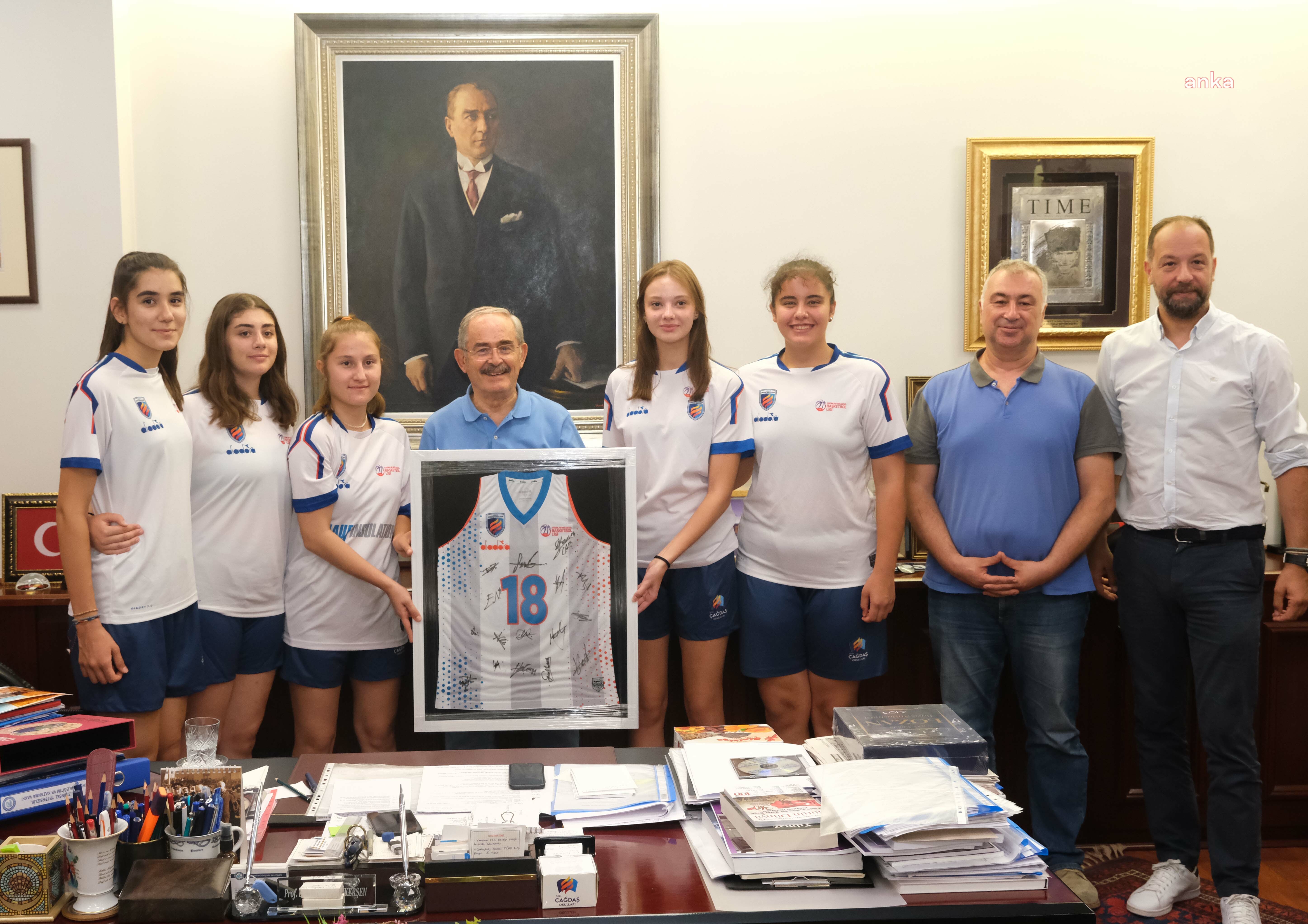 ÇAĞDAŞ KOLEJLİLER BASKETBOL TAKIMI’NDAN YILMAZ BÜYÜKERŞEN'E ZİYARET