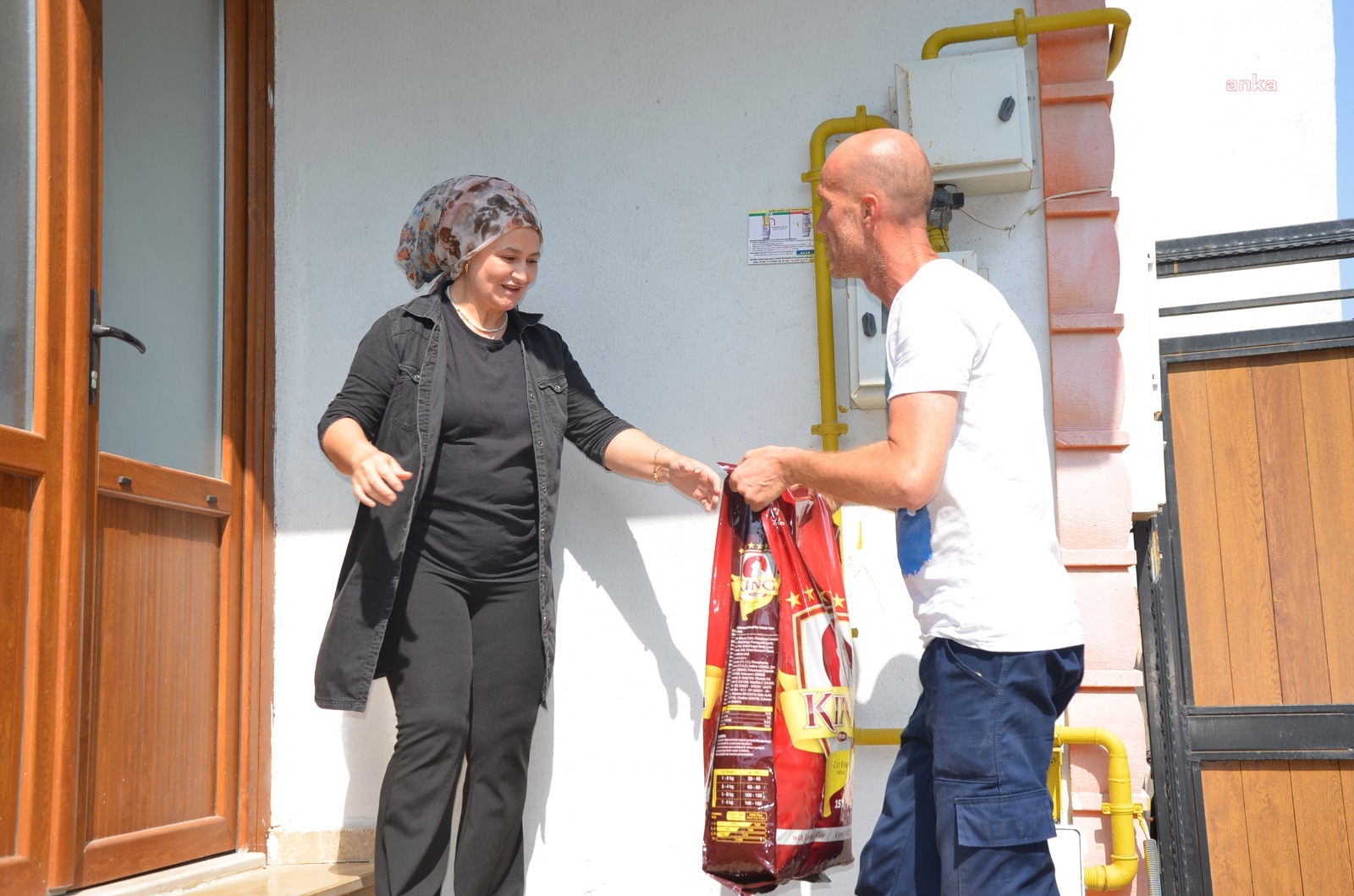 BOZÜYÜK BELEDİYESİ’NDEN KISIRLAŞTIRMA YAPAN HAYVANSEVERLERE MAMA DESTEĞİ