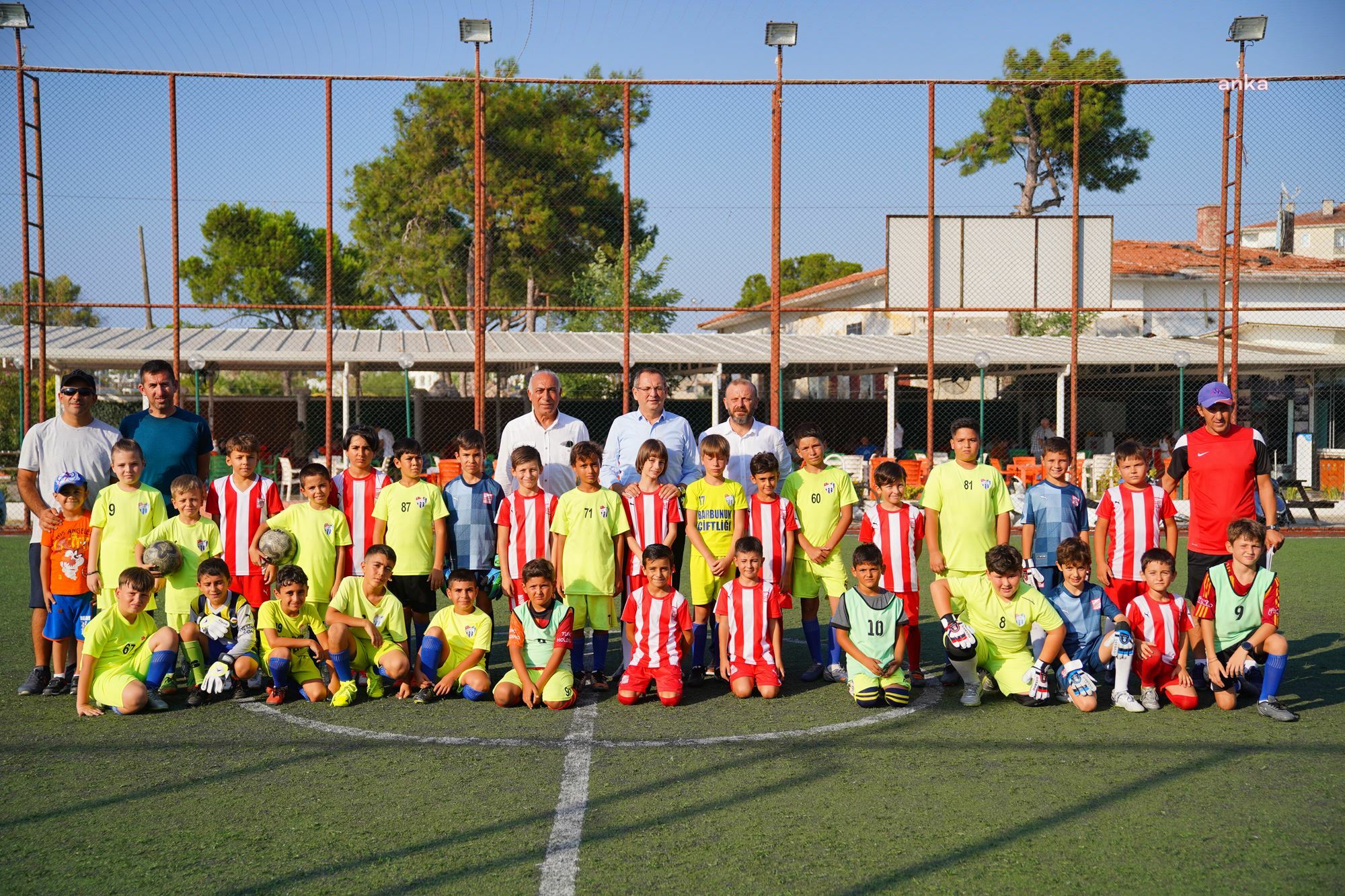 “ATATÜRK KUPASI-2023 FUTBOL TUNUVASI”, AYVALIK BELEDİYE BAŞKANI ERGİN’İN VURUŞUYLA BAŞLADI