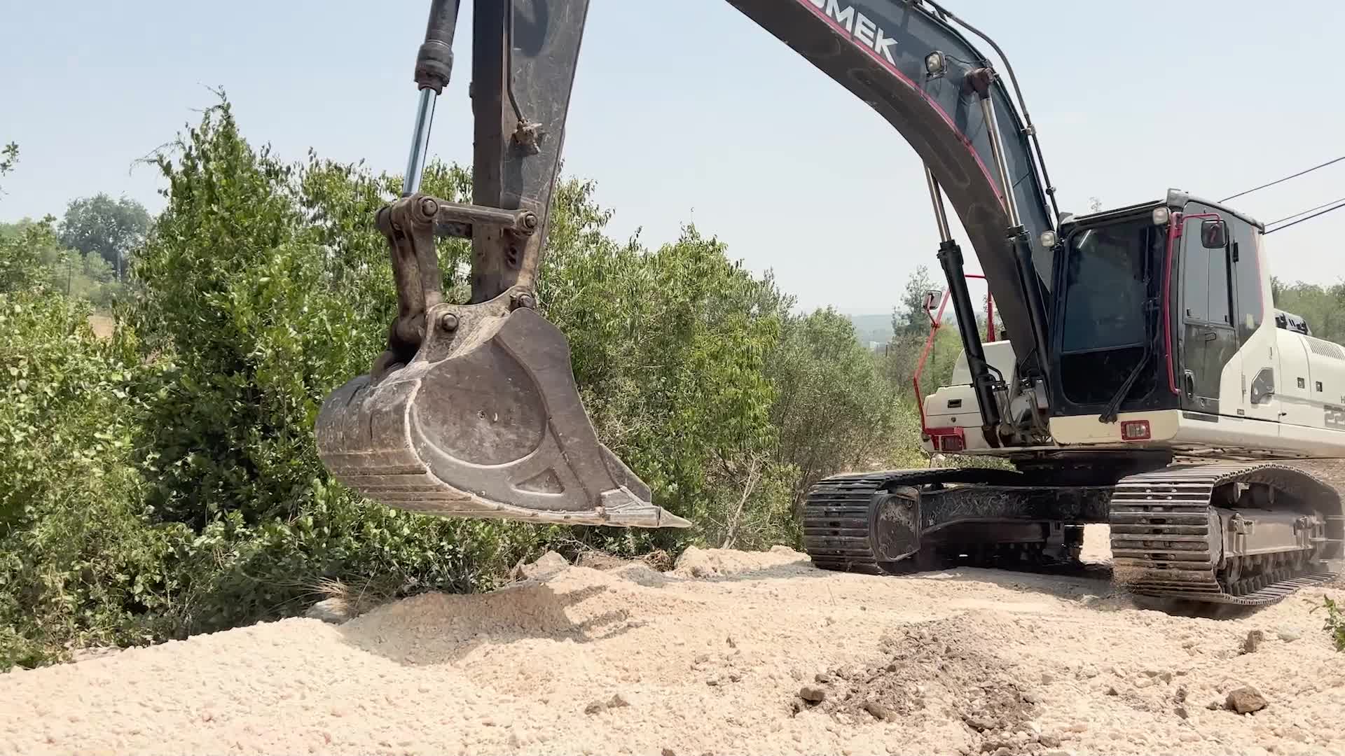 TARSUS BELEDİYESİ KIRSAL MAHALLELERDE YENİ YOL AÇMA ÇALIŞMALARINA DEVAM EDİYOR