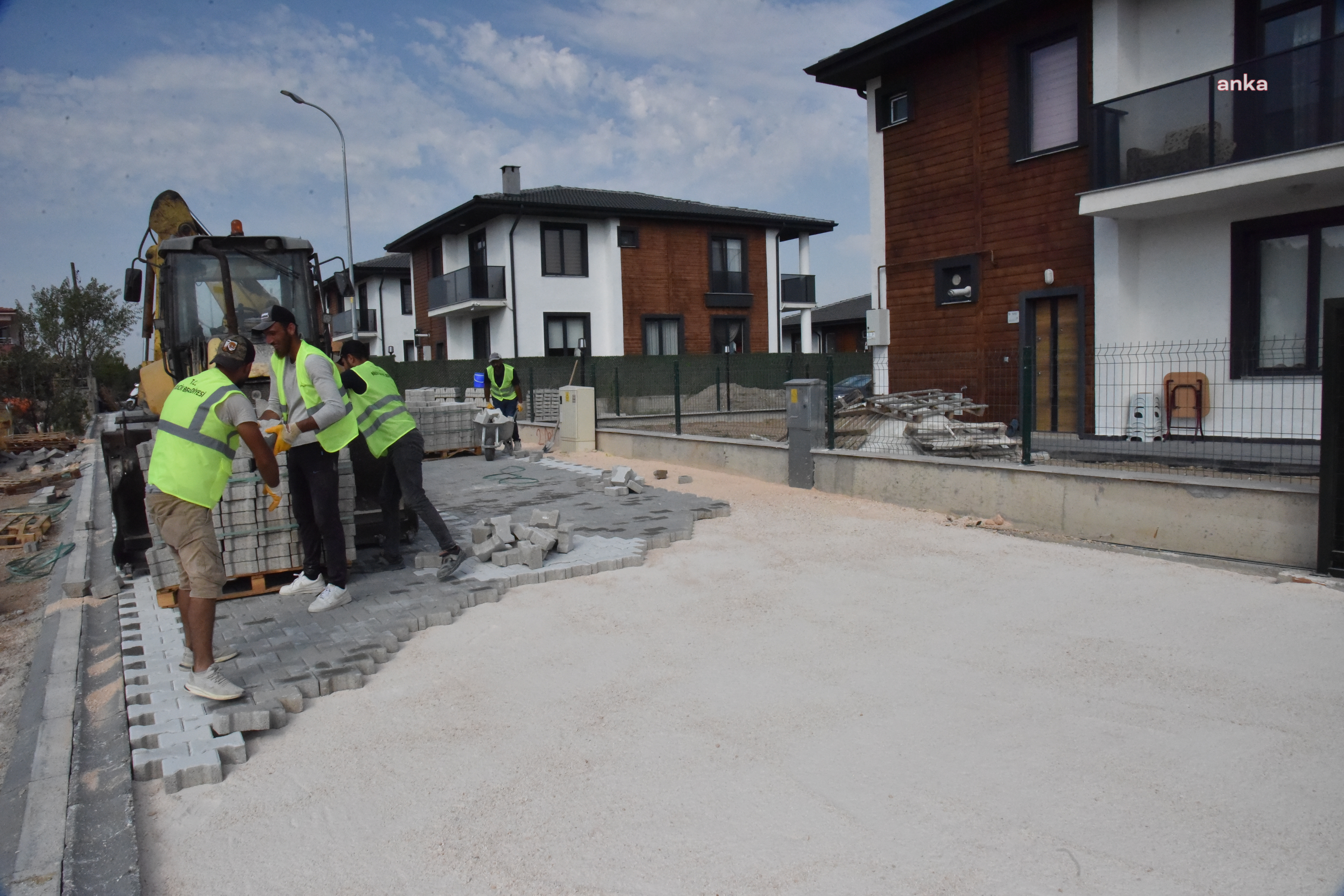 BİLECİK BELEDİYESİ, YENİ YERLEŞİM ALANLARINDA YOLLAR AÇIYOR