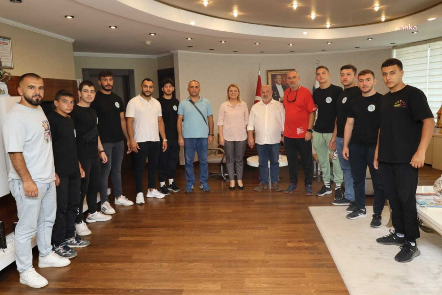 BAŞKAN HÜRRİYET, İZMİT BELEDİYESPOR GÜREŞ TAKIMI’NA BAŞARILAR DİLEDİ