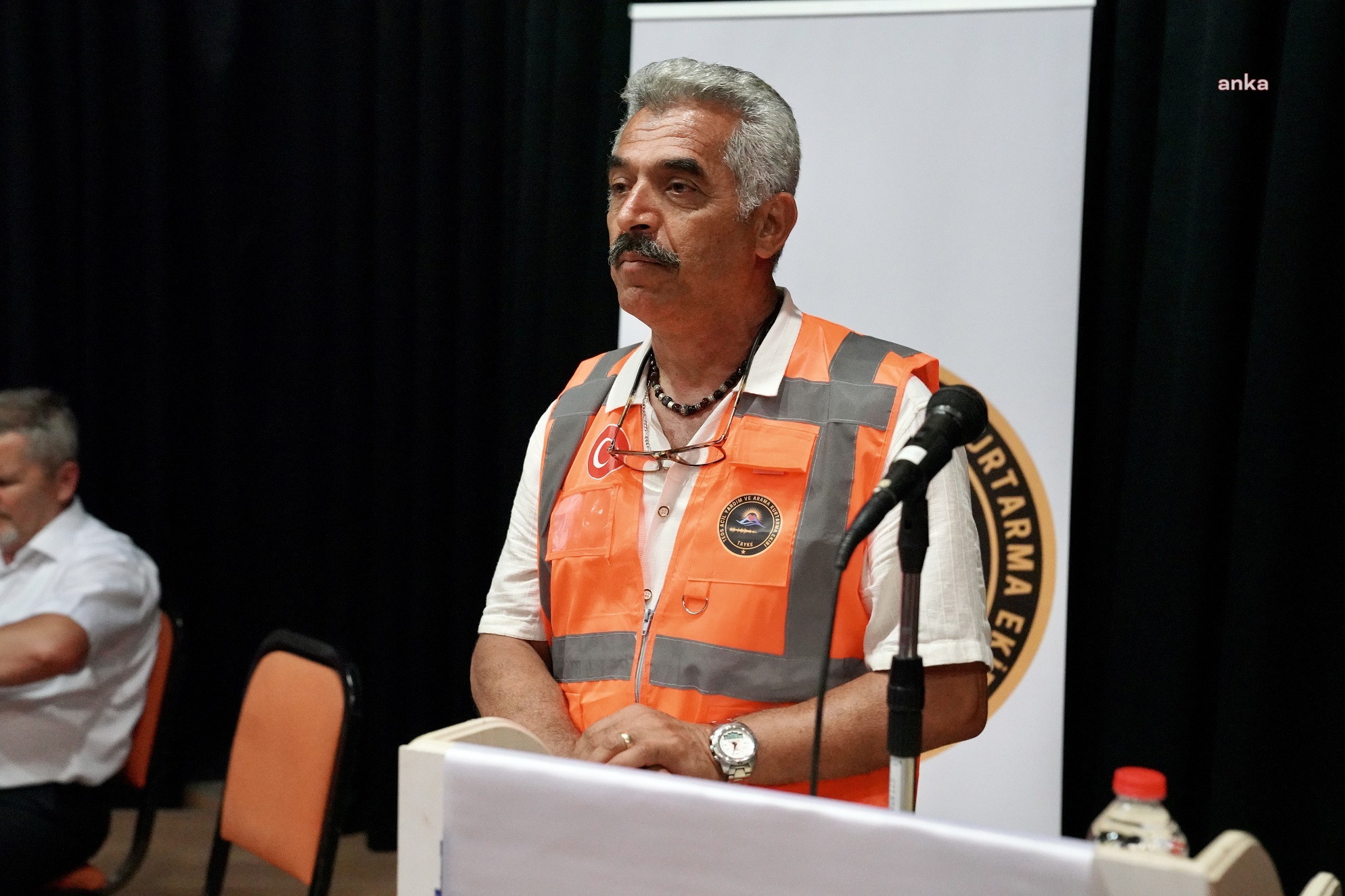 SEFERİHİSAR’DA “KAÇINILMAZ GERÇEĞİMİZ DEPREM” KONFERANSI