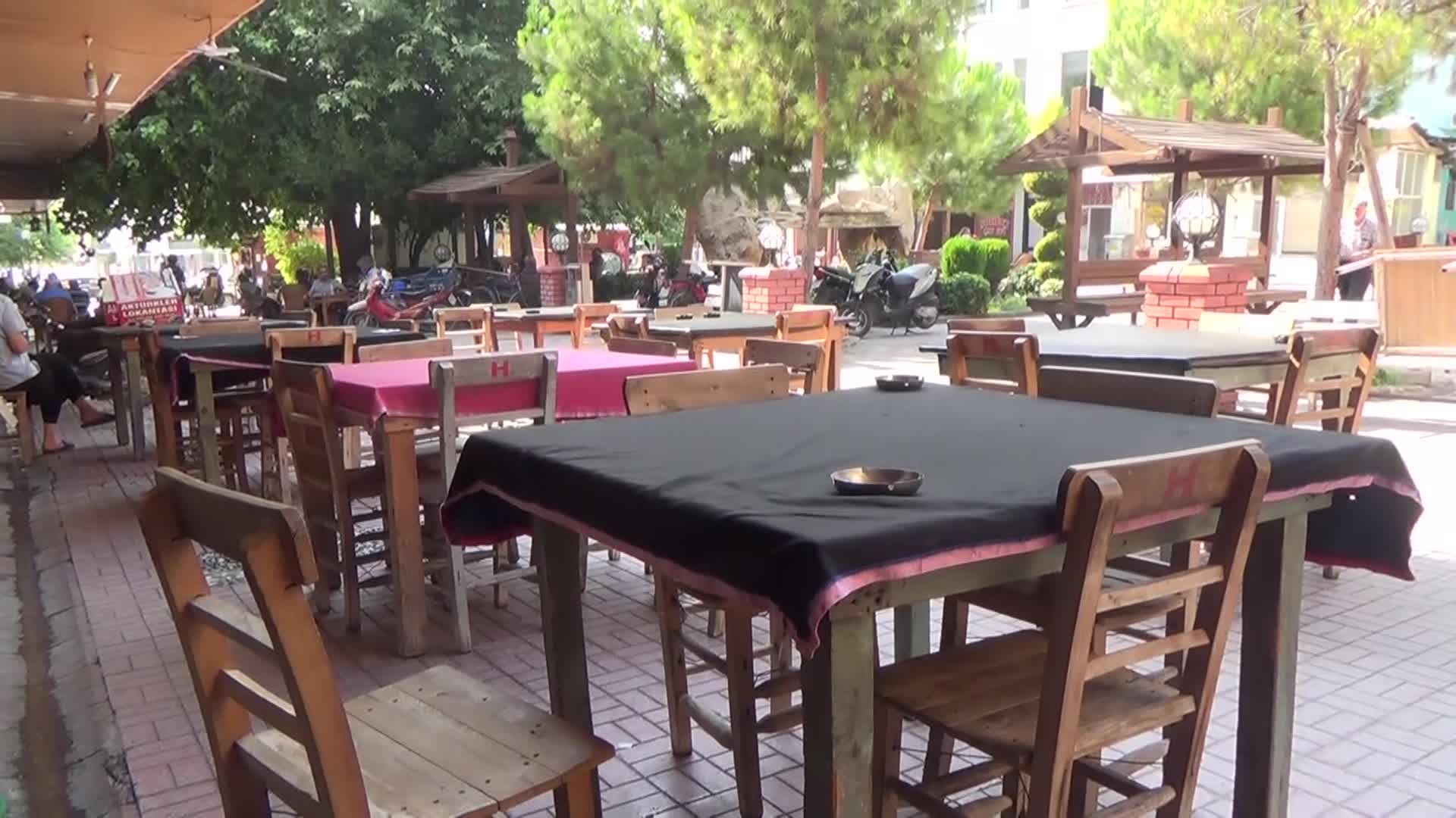 OSMANİYE KADİRLİ'DE ÇAY OCAĞINDA ÇALIŞAN YILMAZER: "'MASADAN HESAP ALMA HESAP BENDE’ DERLERDİ, ŞİMDİ O İŞLER BİTTİ"