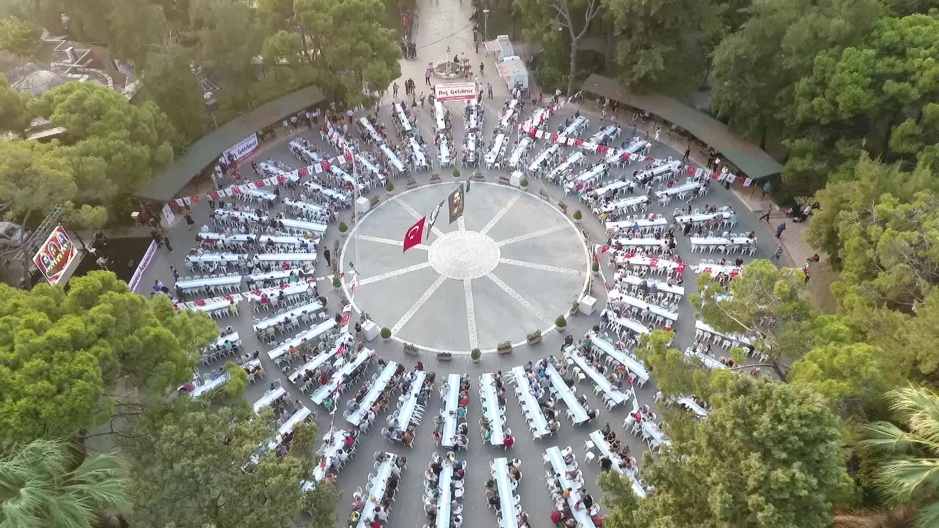 BORNOVA BÜYÜKPARK’TA AŞURE GÜNÜ ETKİNLİĞİ