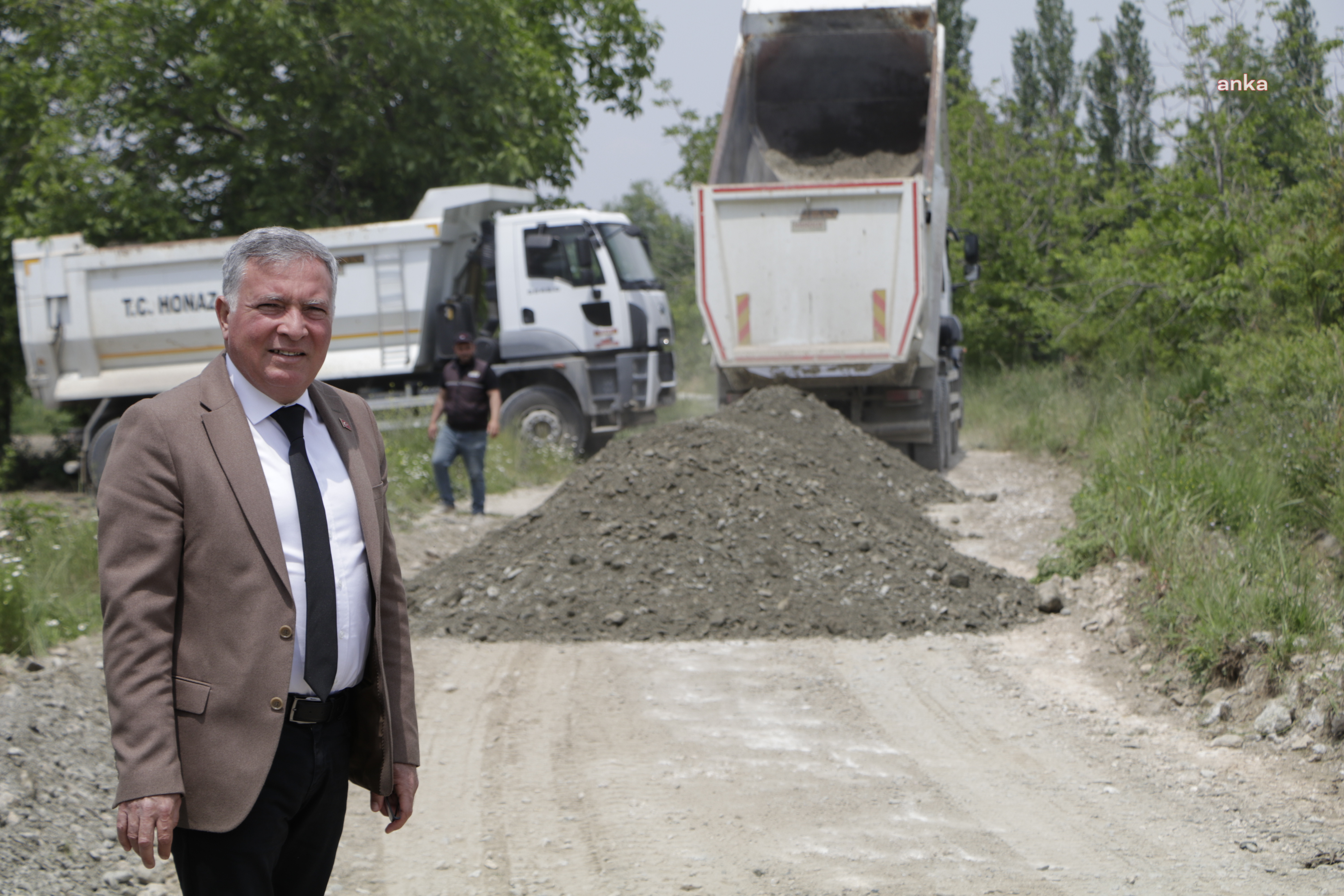 HONAZ BELEDİYESİ ARAZİ YOLLARINDA DÜZENLEME ÇALIŞMALARINA DEVAM EDİYOR