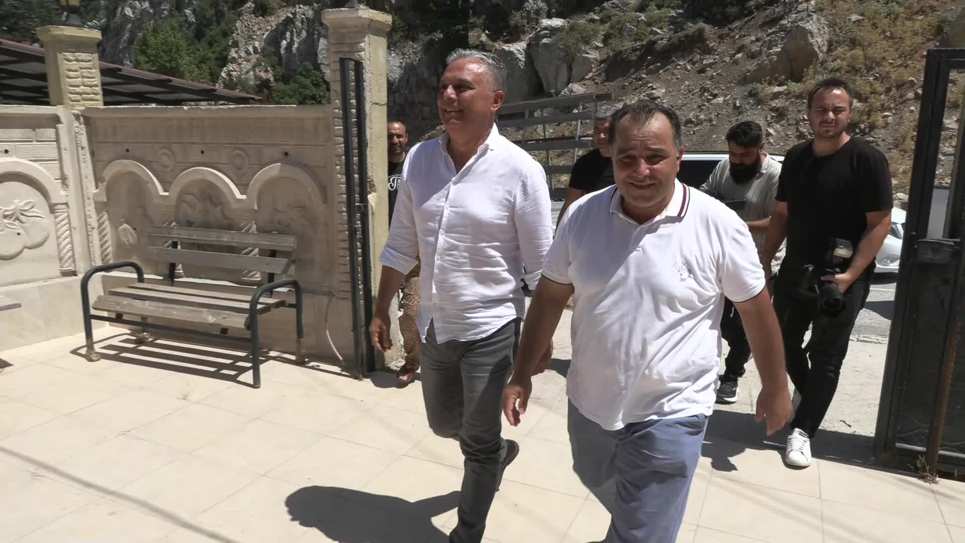 ANTALYA MURATPAŞA BELEDİYE BAŞKANI ÜMİT UYSAL ÜÇOLUK YAYLASI’NDAKİ AŞURE DAĞITIMINA KATILDI