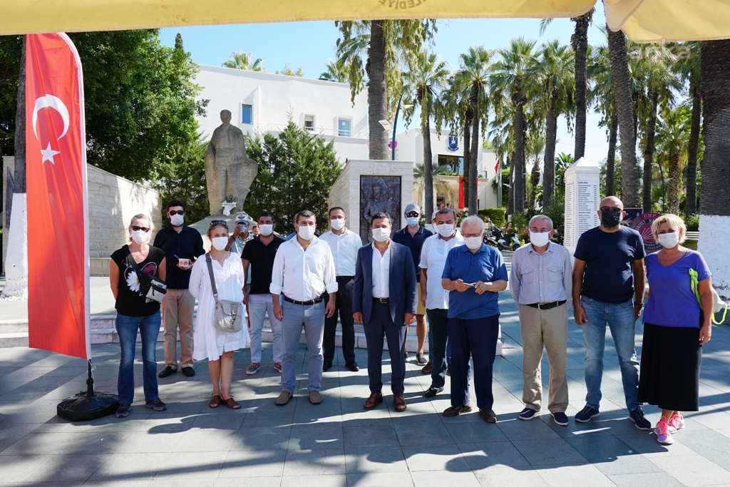 BODRUM BELEDİYE MEYDAN'INDA AŞURE PAYLAŞIMI YAPILDI