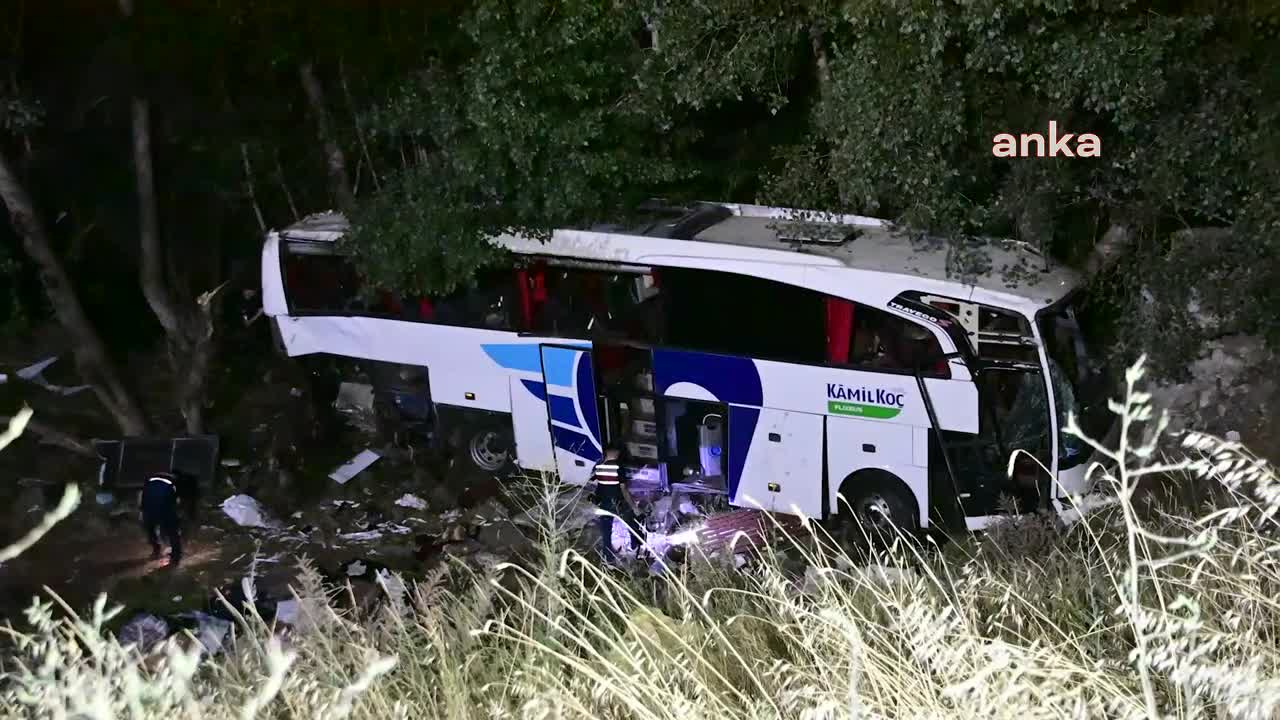 YOZGAT SORGUN’DA YOLCU OTOBÜSÜ KONTROLDEN ÇIKTI, ŞARAMPOLE YUVARLANDI: 12 KİŞİ YAŞAMINI YİTİRDİ, 19 KİŞİ YARALANDI