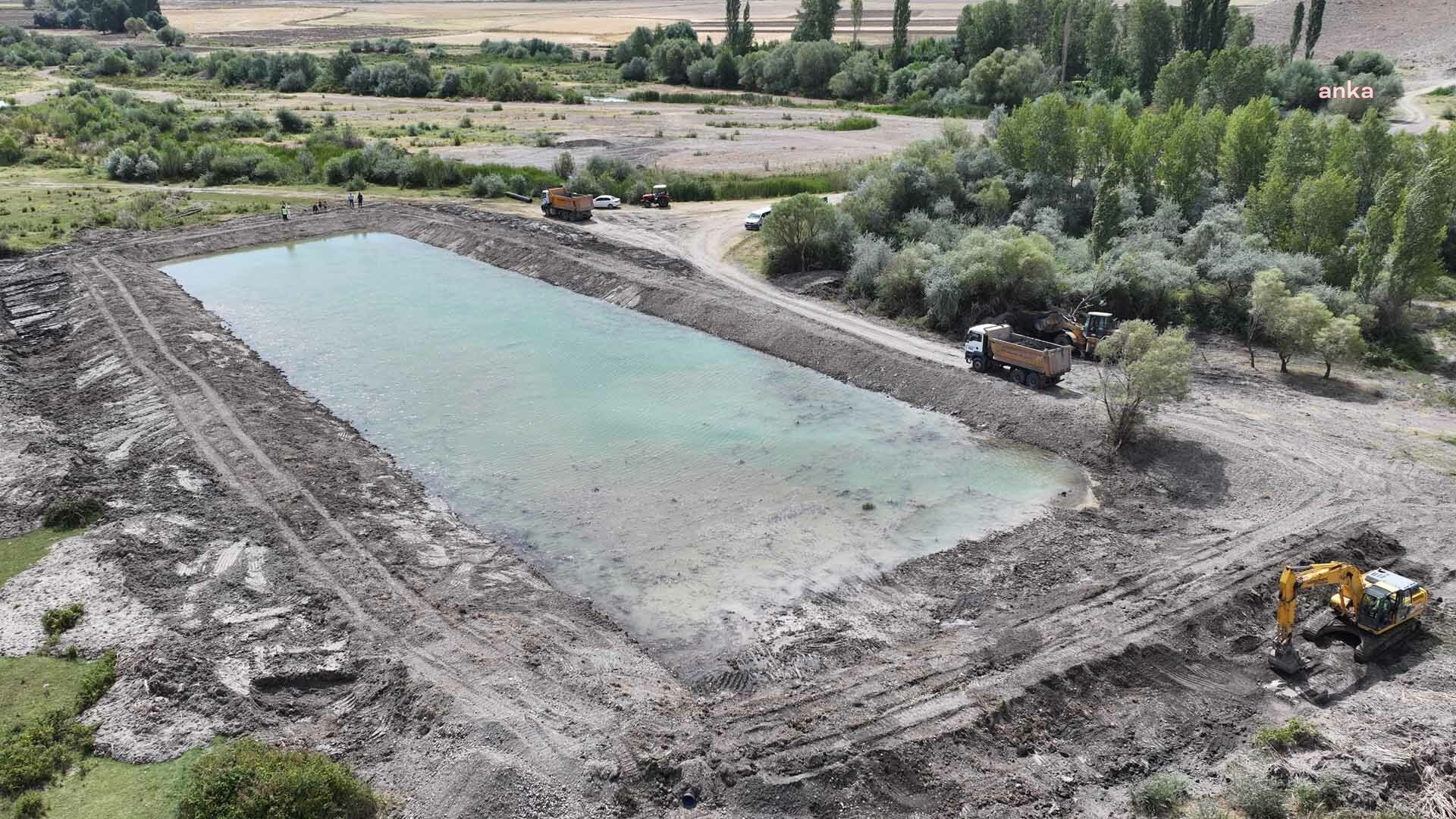 ANKARA BÜYÜKŞEHİR BELEDİYESİ’NDEN HAYVAN SU İÇME GÖLETİNDE TEMİZLİK ÇALIŞMASI