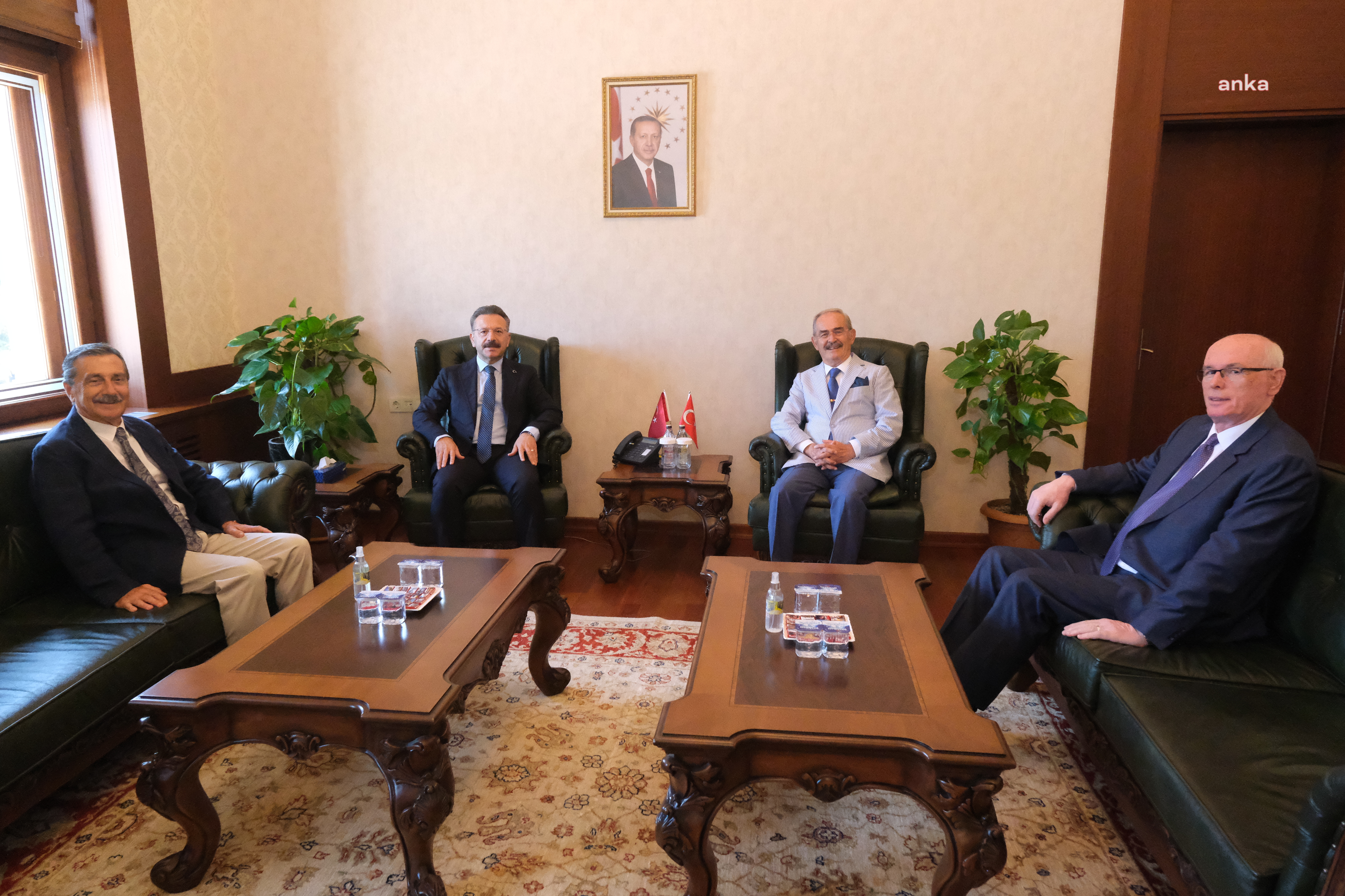 ESKİŞEHİRLİ BELEDİYE BAŞKANLARINDAN YENİ ESKİŞEHİR VALİSİ AKSOY’A ZİYARET