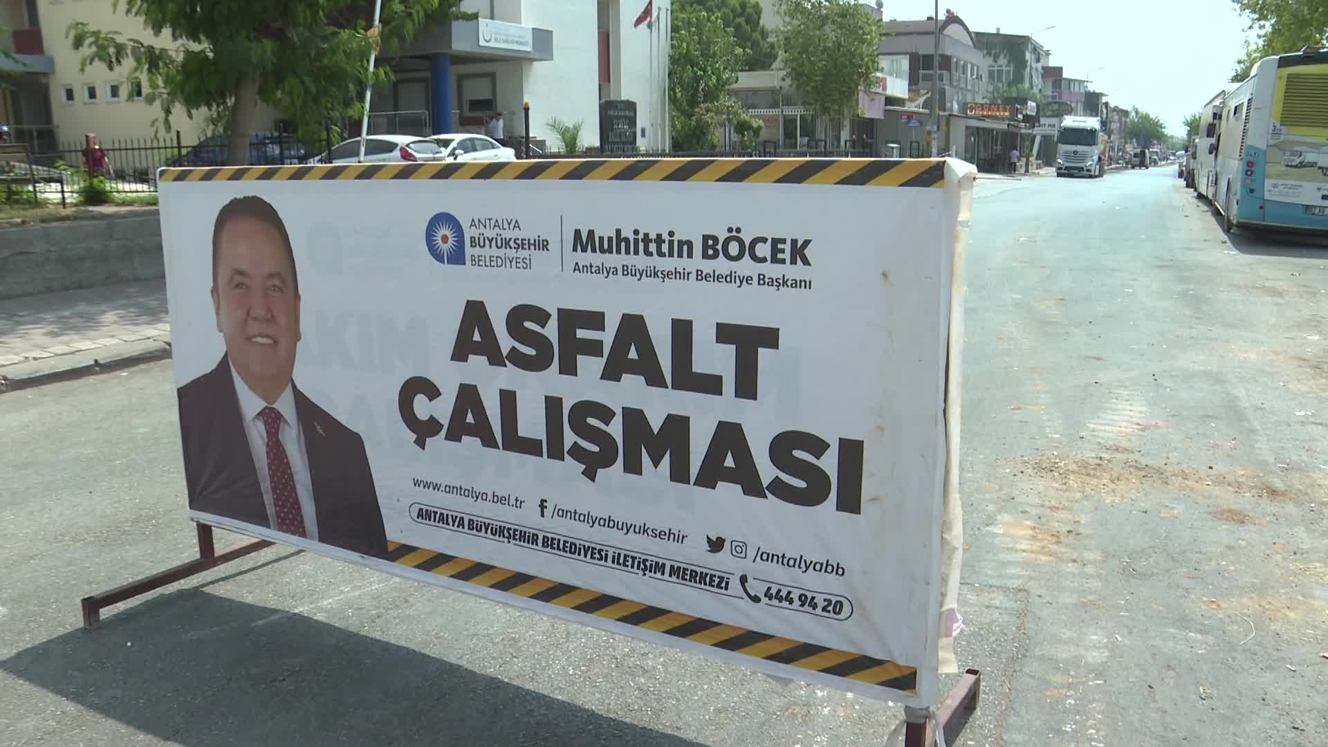 ANTALYA BULVARI YAN YOLUNDA ASFALT YENİLEME ÇALIŞMASI
