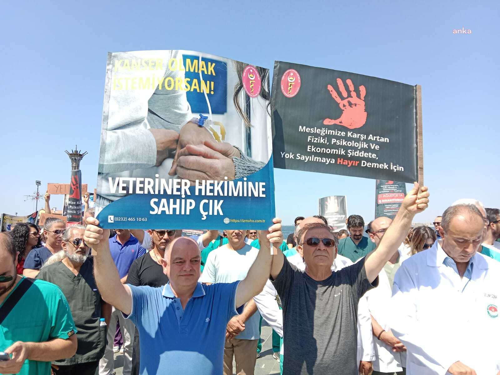 VETERİNER HEKİMLER İZMİR'DE İŞ BIRAKTI: "TÜM VETERİNER HEKİMLER 'SAĞLIKTA ŞİDDET YASASI' KAPSAMINA ALINMALIDIR"