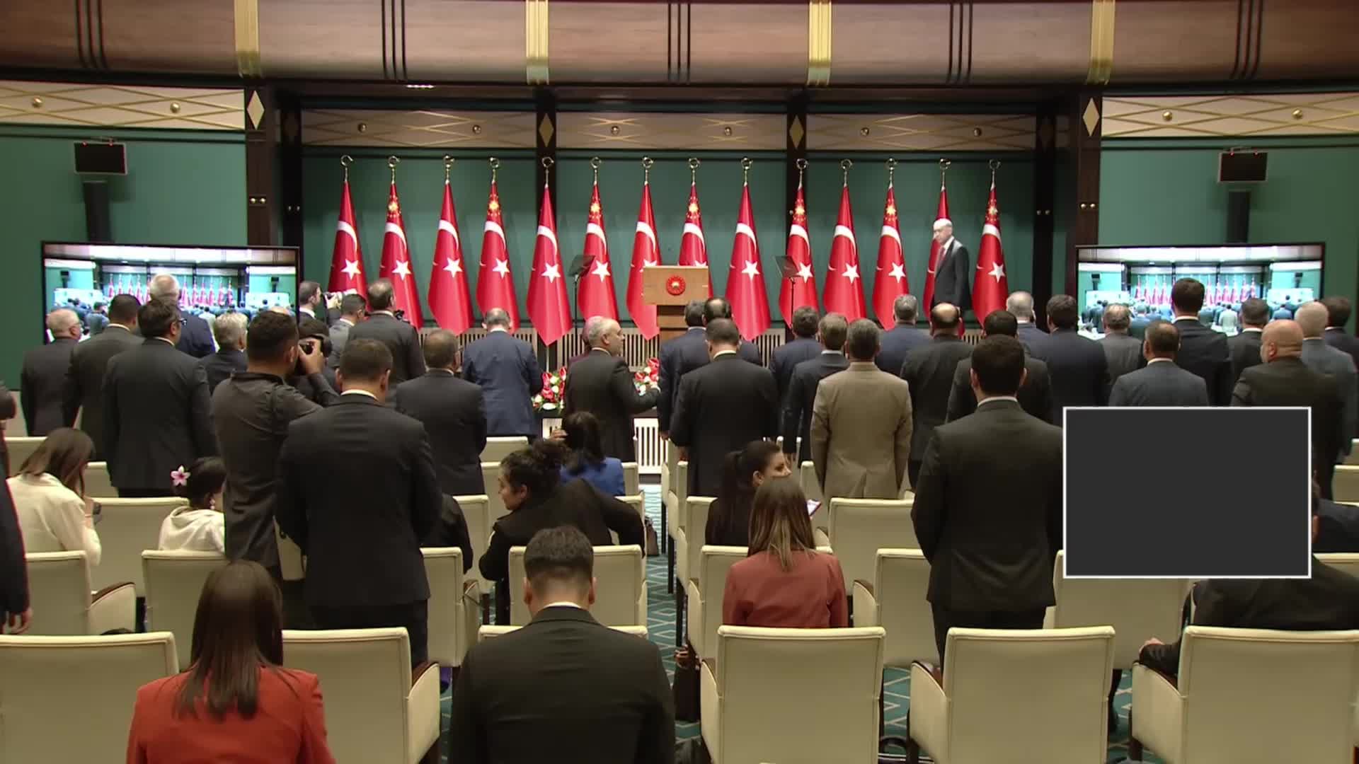 ERDOĞAN: DEPREM YARALARINI SARMAK İÇİN ARTIRDIĞIMIZ VERGİLER, MEMURLARIMIZA, ASGARİ ÜCRETLİMİZE VE EMEKLİLERİMİZE YAPTIĞIMIZ ÜCRET ARTIŞLARININ ENFLASYON ÜZERİNDEKİ BASKISI ZAMANLA AZALACAKTIR