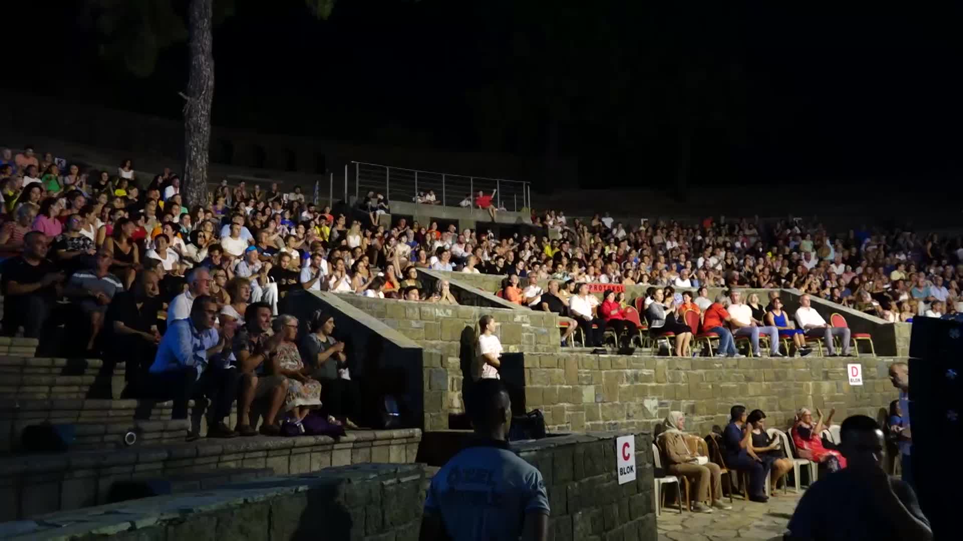 MARMARİS AMFİ TİYATRO'DA ÖZEL ÇOCUKLARDAN KONSER