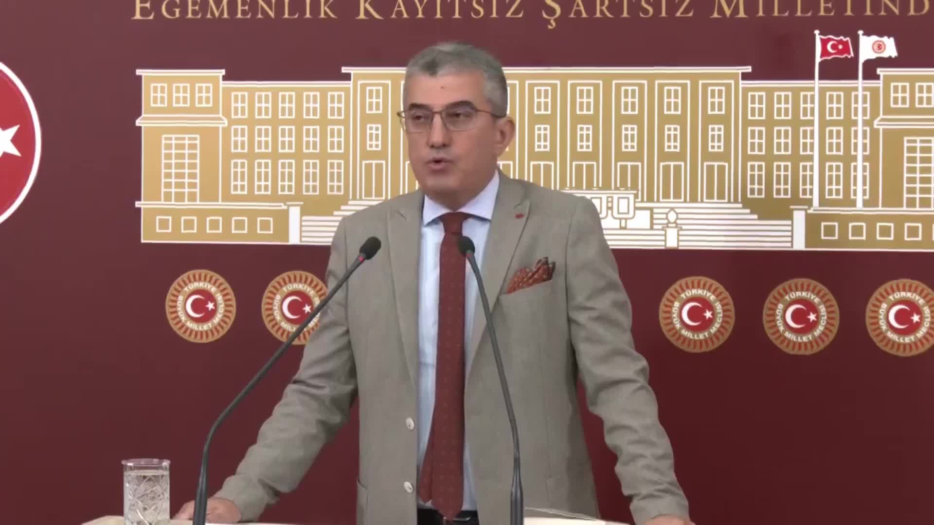 GÖKHAN GÜNAYDIN’DAN ERDOĞAN’A EMEKLİ ZAMMI TEPKİSİ: “CUMHURBAŞKANI ERDOĞAN’IN, AKP GENEL BAŞKANI ERDOĞAN’A YÖNELİK ELEŞTİRİLERİNİ DİKKATLE TAKİP EDİYORUZ, GERÇEKTEN HAKLI. ERDOĞAN’IN ELEŞTİRMESİ OLSA OLSA BİR TİRAJİ KOMEDİ VESİLESİ OLABİLİR