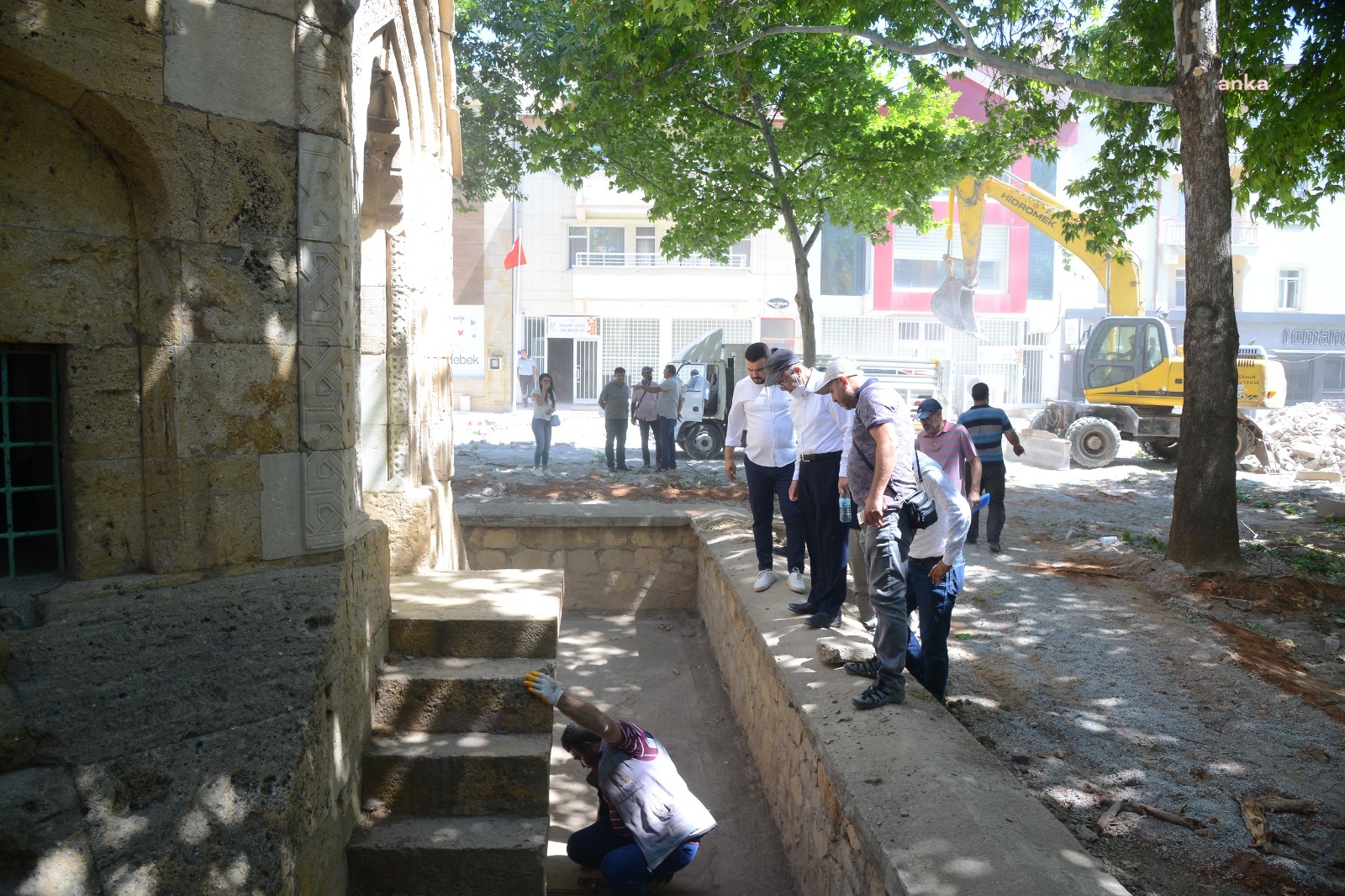 KIRŞEHİR BELEDİYESİ’NDEN MELİK GAZİ TÜRBESİ ETRAFINDA DÜZENLEME ÇALIŞMASI
