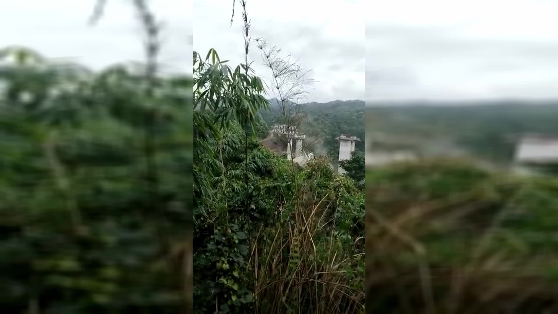 HİNDİSTAN’IN MİROZAM EYALETİNDE DEMİR YOLU KÖPRÜSÜNÜN ÇÖKMESİ SONUCU 17 İŞÇİ HAYATINI KAYBETTİ