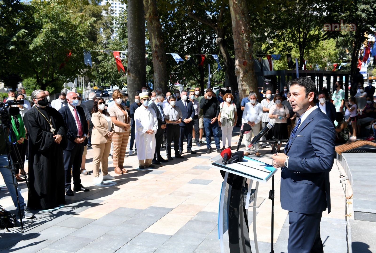 BEŞİKTAŞ’TA YENİLENEN 'DÜNYA BARIŞ PARKI' TÖRENLE AÇILDI