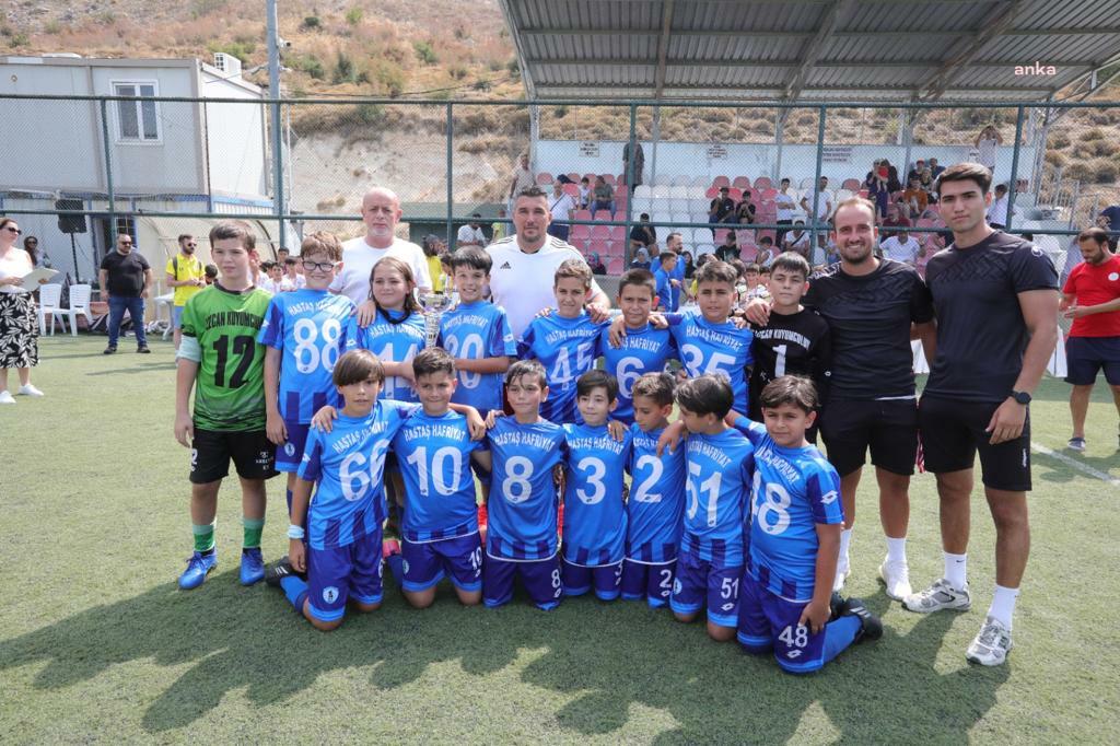 BAYRAKLI BELEDİYESİ'NİN CUMHURİYET'İN 100. YILI ONURUNA DÜZENLEDİĞİ FUTBOL TURNUVASI SONA ERDİ