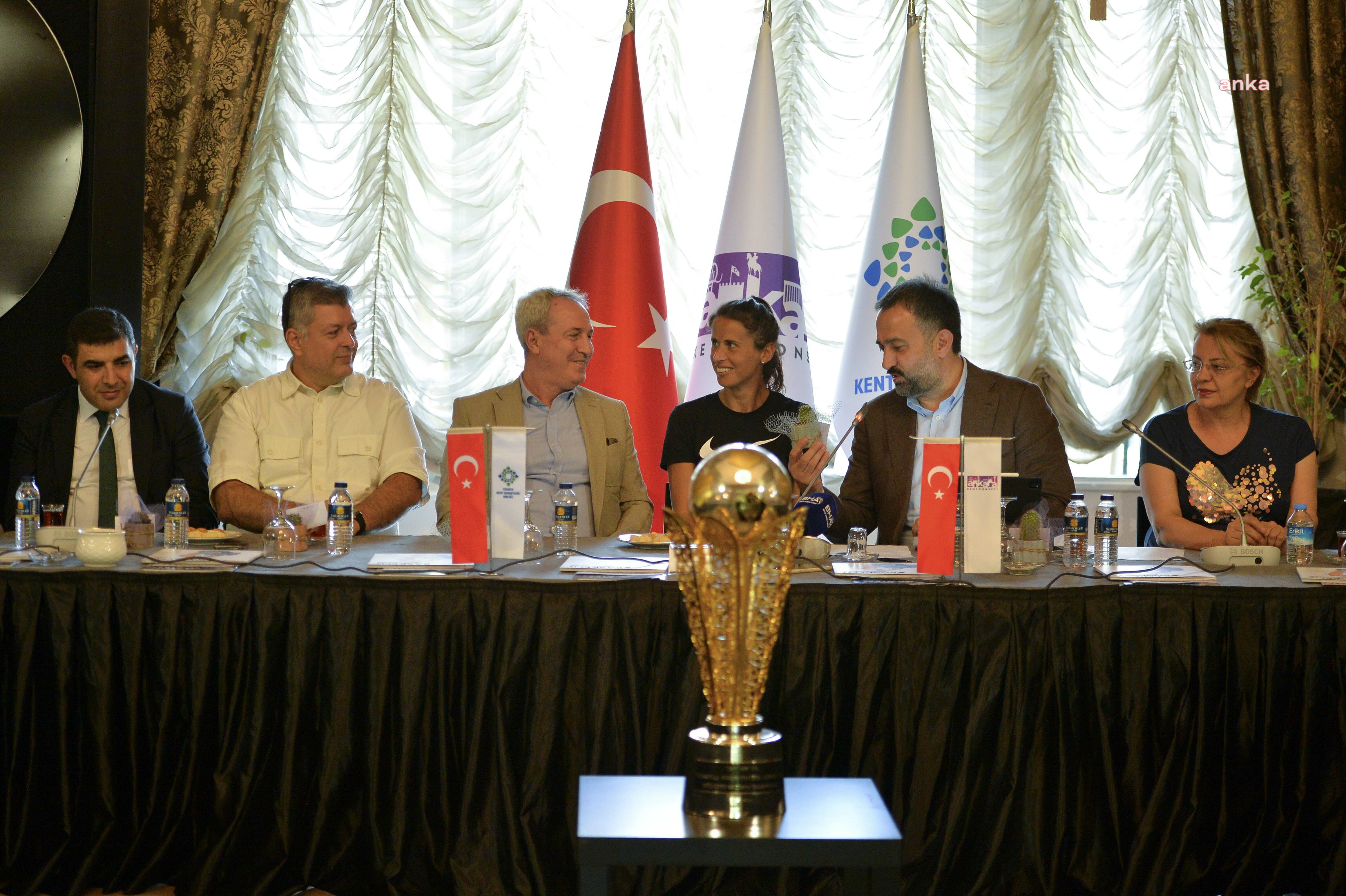 FOMGET KADIN FUTBOL TAKIMI, ANKARA KENT KONSEYİ’Nİ ZİYARET ETTİ