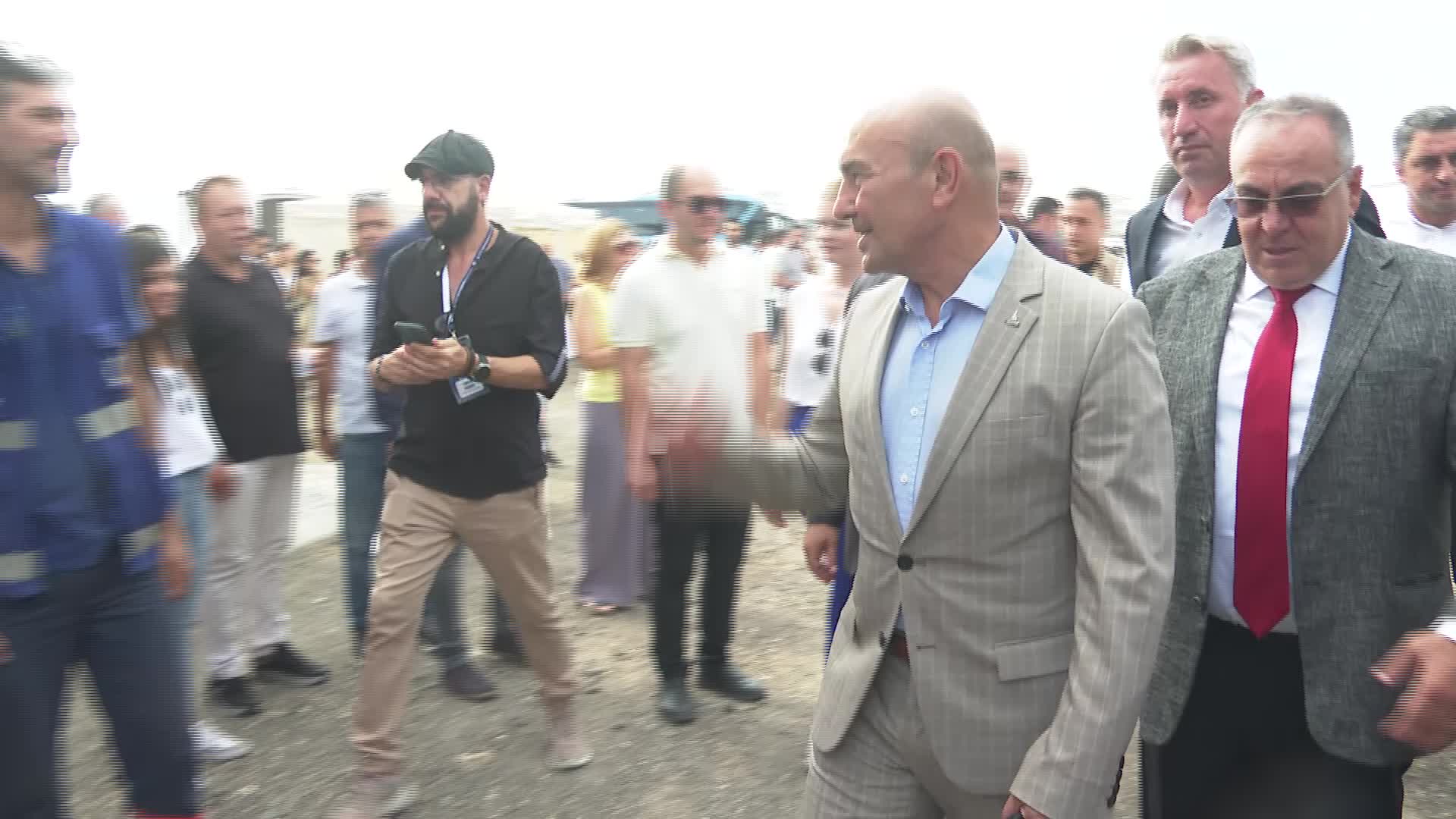 SEYREK VE VİLLAKENT’İN İÇME SUYU SORUNU TARİHE KARIŞIYOR… TUNÇ SOYER: “İZMİR’İN TEMELLERİNİ, ALTYAPISINI GÜÇLENDİRİYORUZ”